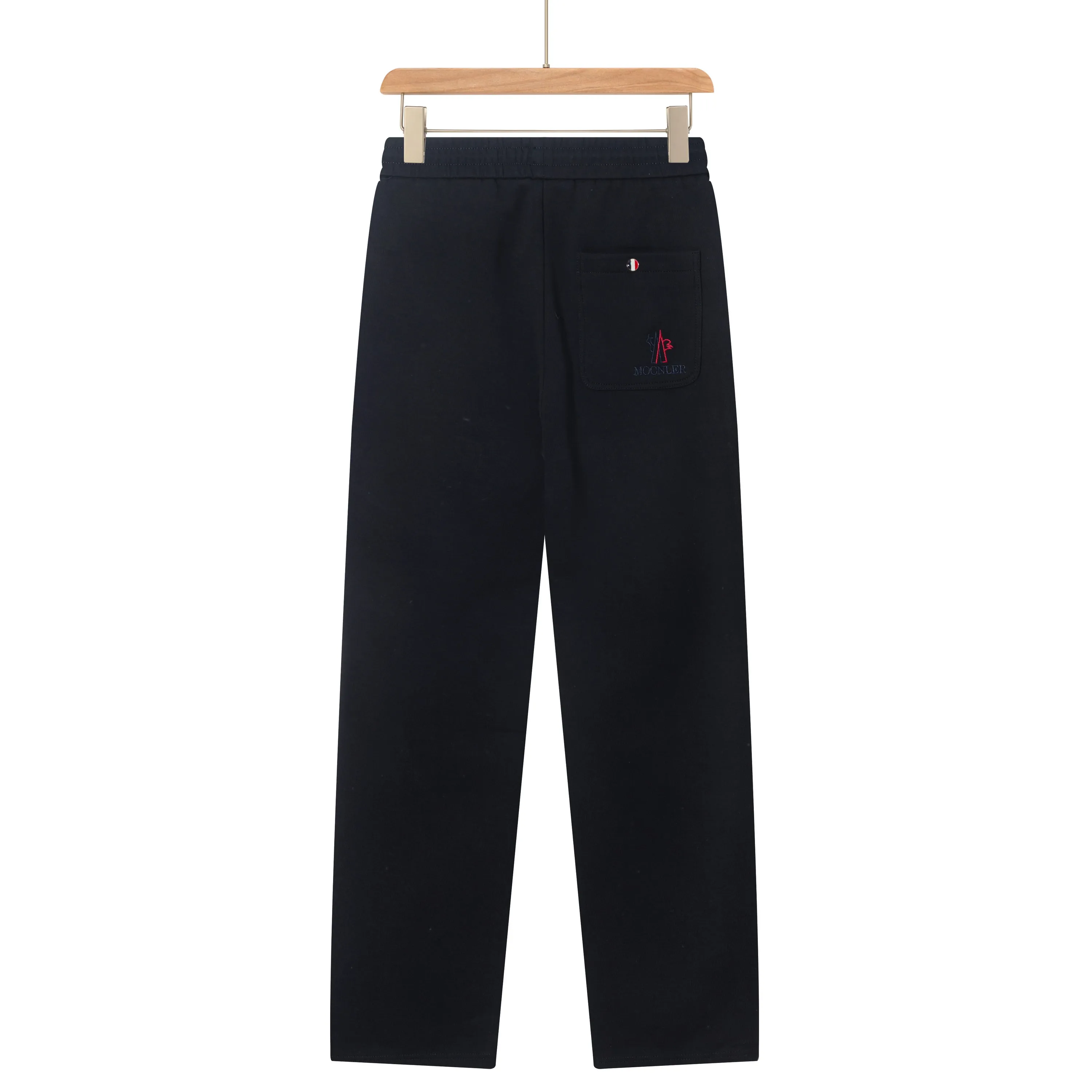 P290 Moncler 25 new autumn trousers European trade channels, direct delivery from Italian overseas warehouses, limited sales of overseas boutiques.  25SS new casual and fashionable sweatpants. This sweatpants adopts the design of big brands to create a fashionable trend. The details are exquisitely processed, showing super high quality.  The pants are embellished with iconic brand logos to highlight the brand style and create a fashionable and diverse look. Carefully crafted from 100% imported fabrics, they are soft and comfortable, and are skin-friendly and warm. They are a pair of pants that are comfortable both at home and when going out. You can just wear a jacket and a sweater to go out~ Color: Black Size: M L XL 2XL 3XL