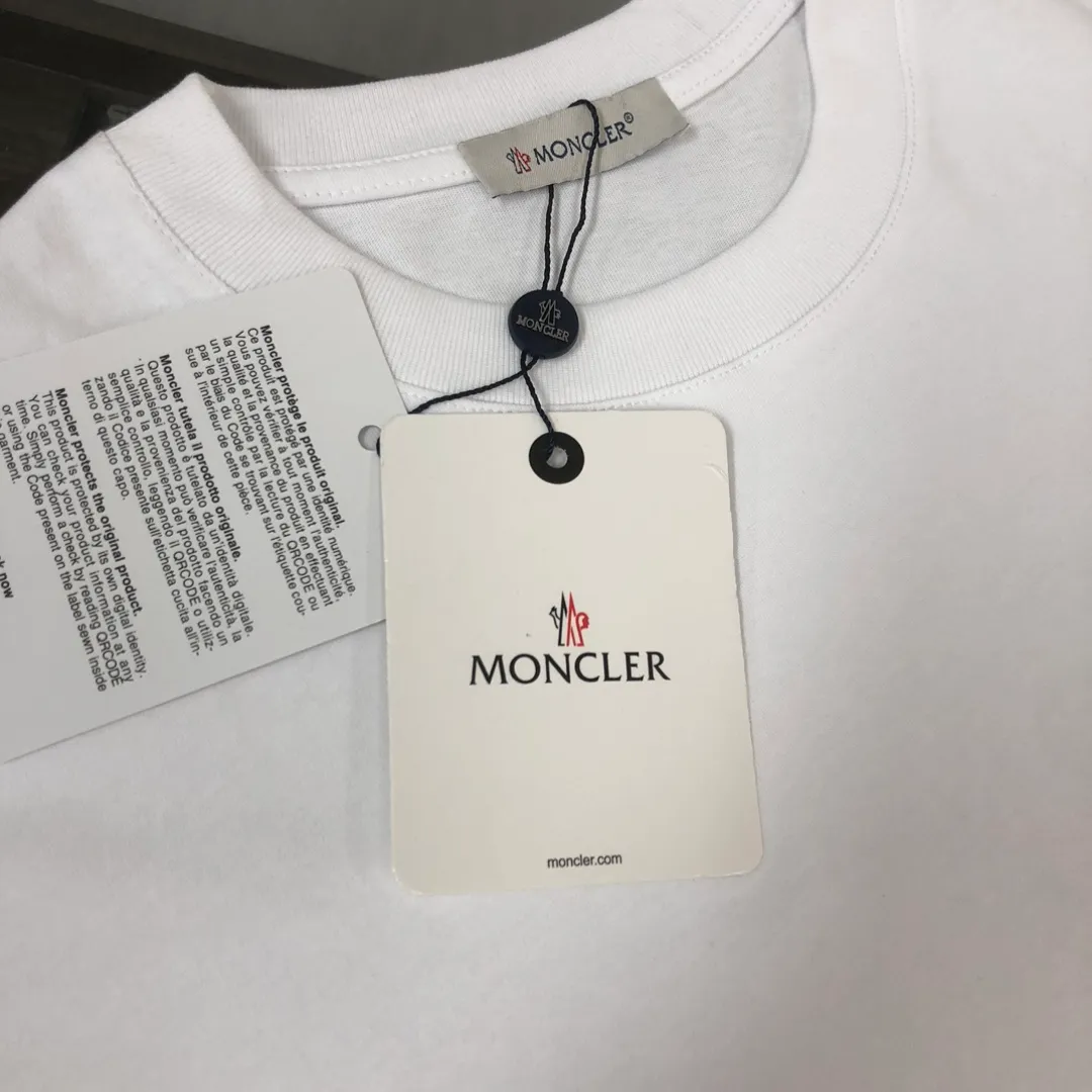 P160 MONCLER 2025 latest couple style round neck short-sleeved couple T-shirt, new spring and summer product, high quality 🔥🔥Three-dimensional logo letter logo printing technology on the chest! Fashionable and versatile trendy styles, customized imported fabrics! Comfortable to wear, breathable, fashionable without losing personality, the upper body is casual and casual, handsome and stylish, showing the temperament of a big brand. All three standards are complete! ! Color: Black White Gray Navy Size: S M L XL (Loose fit, please state your height and weight when placing an order)
