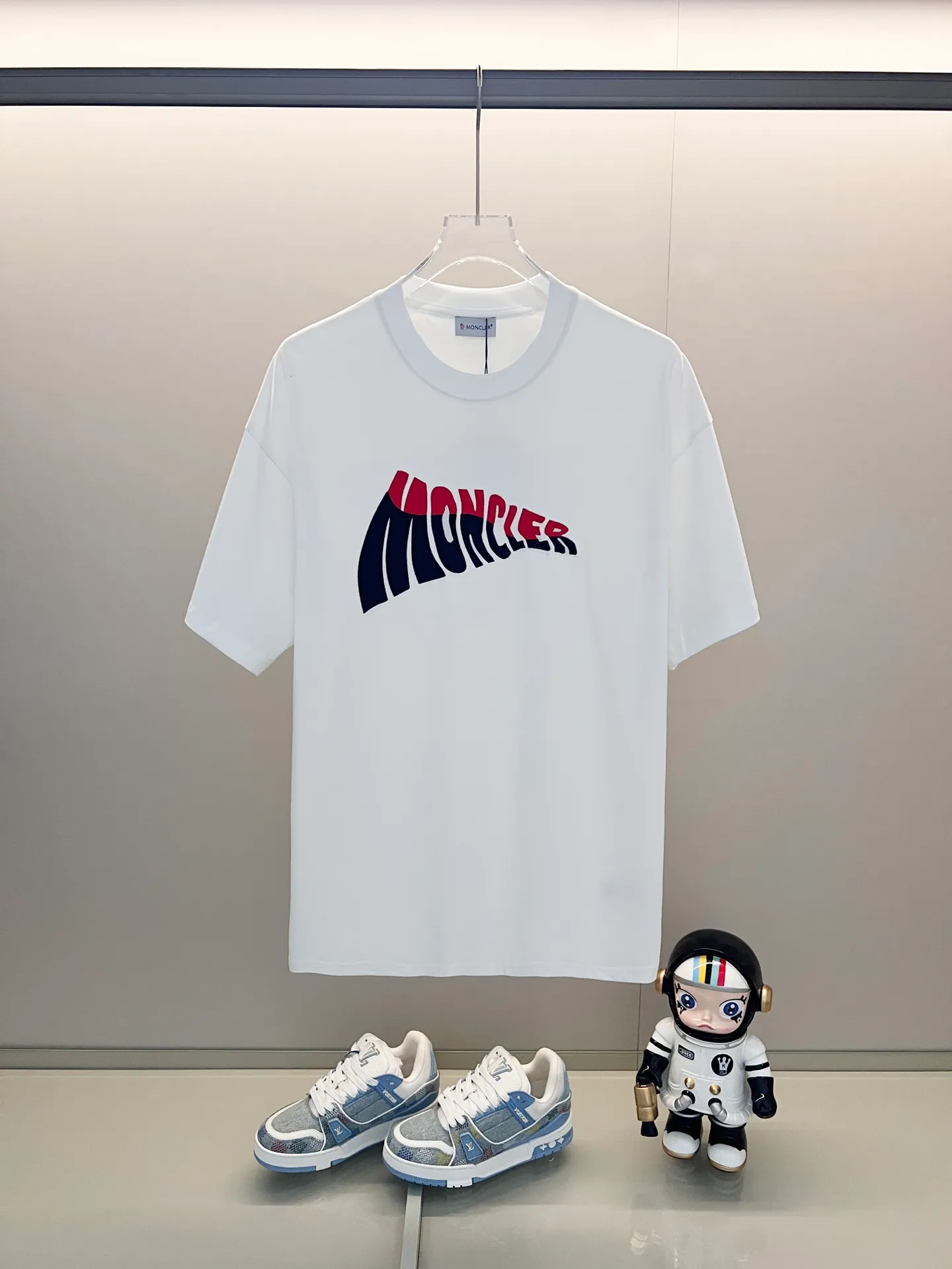 P150 MONCLER/muzzled 260g round neck short-sleeved T-shirt, color block embroidery🪡letter LOGO brand seal design logo, official synchronization, high version, high quality, fashionable personality, versatile trend, pure original quality, original fabric, tag, collar label, washed wheat, three complete standards, color: black, white. Size: XS-L