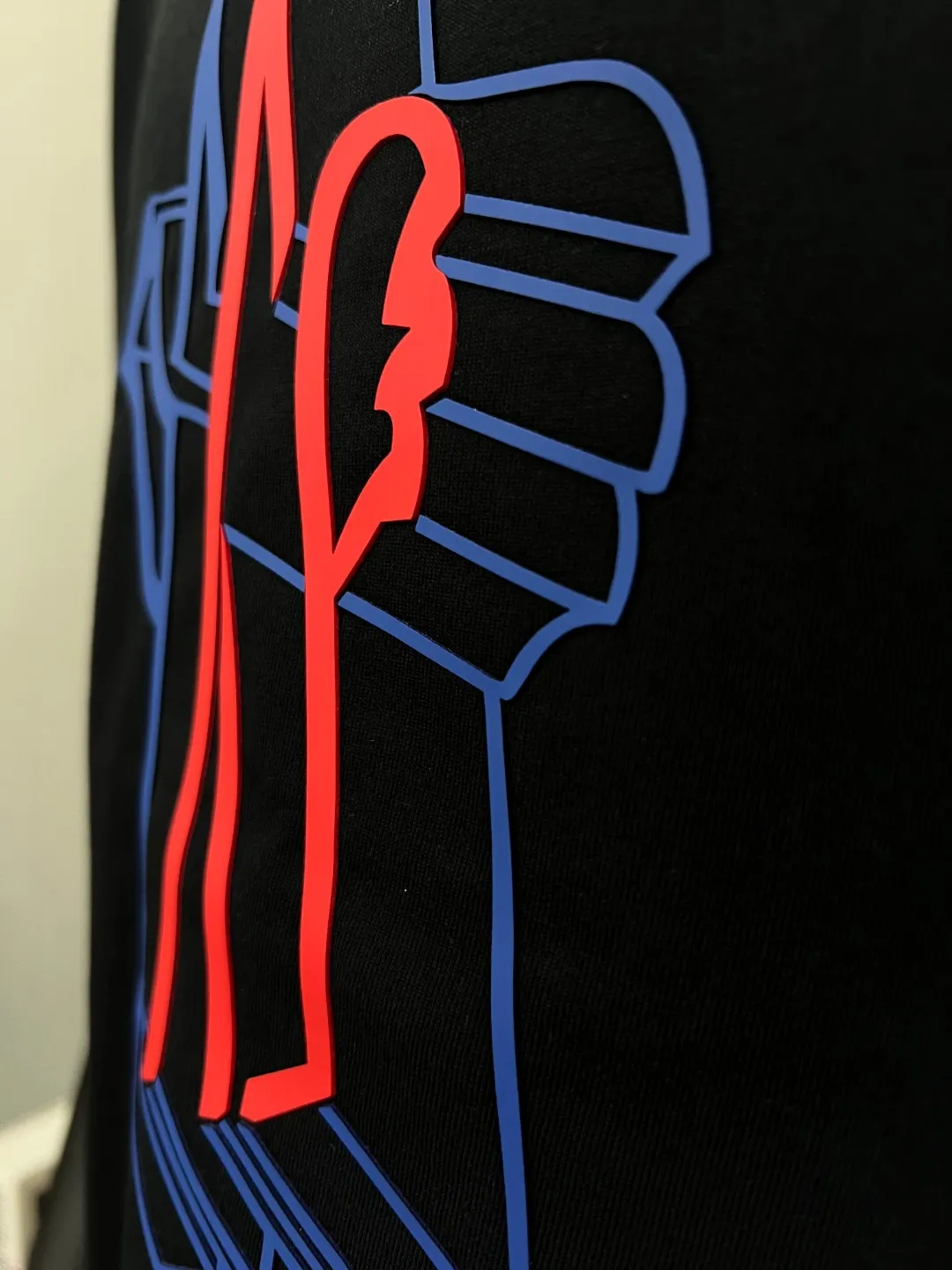 P140 MONCLER is new, 2025ss soft rubber printing, three-dimensional pattern, large Moncler logo, made of 240g double yarn 100% cotton fabric, imported woven thread, collar bone is not easy to deform, factory high temperature washing process, the fabric is soft and breathable, does not shrink, NCF washed mark identification, details are in place and the upper body is good-looking, European size version, loose and suitable, color: black, white, size XS-L