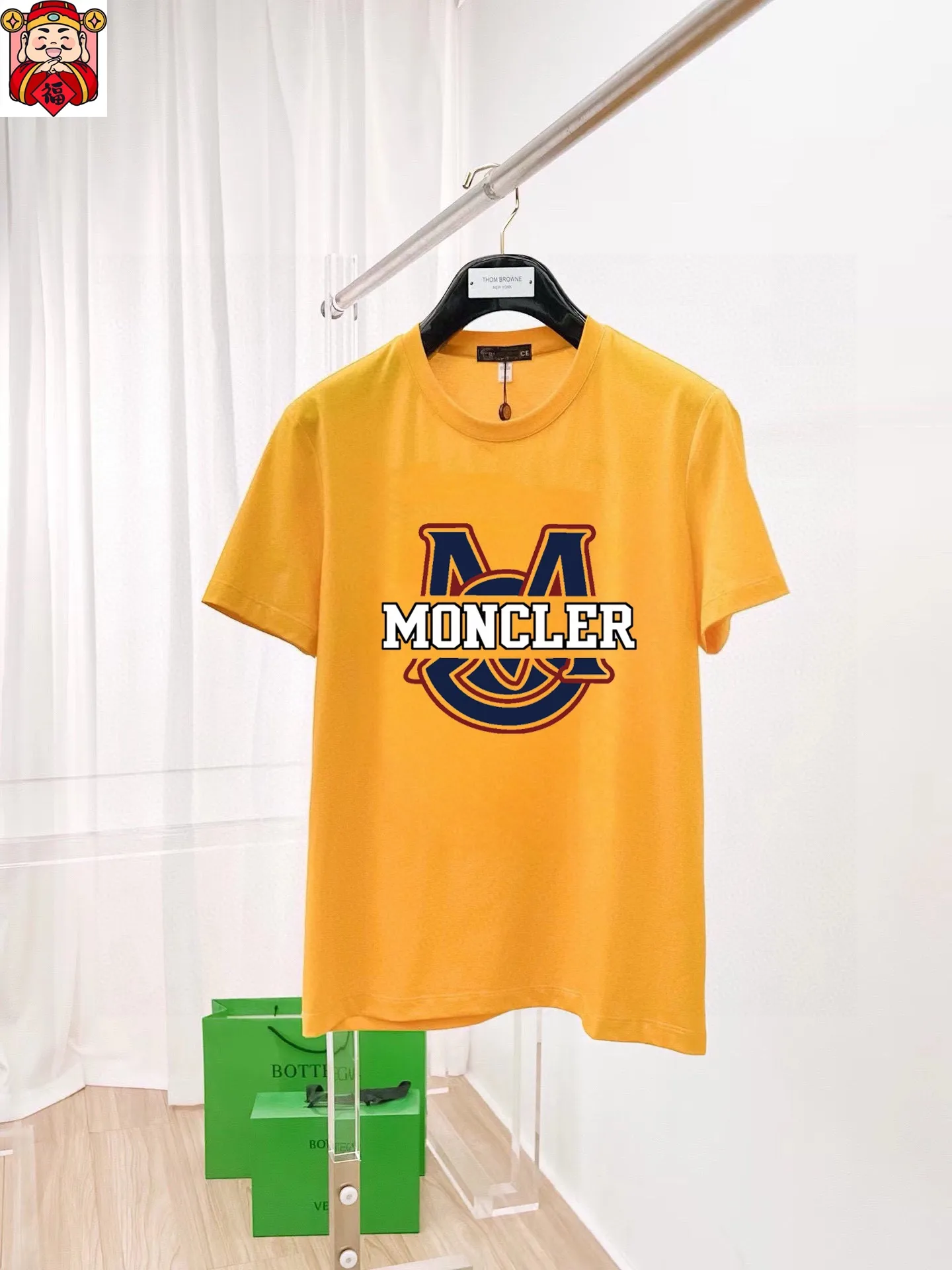 P140 Original men's casual short-sleeved T-shirt from the brand [MONCLER] (Good News for Fat People), new product for the spring and summer of 2025, customized with top-notch logo craftsmanship on the chest, matching details throughout the piece, top-notch quality and tailoring design, customized imported mercerized cotton fabric! Full of style, the color scheme is light and versatile. M-5XL (wear up to 220 pounds)