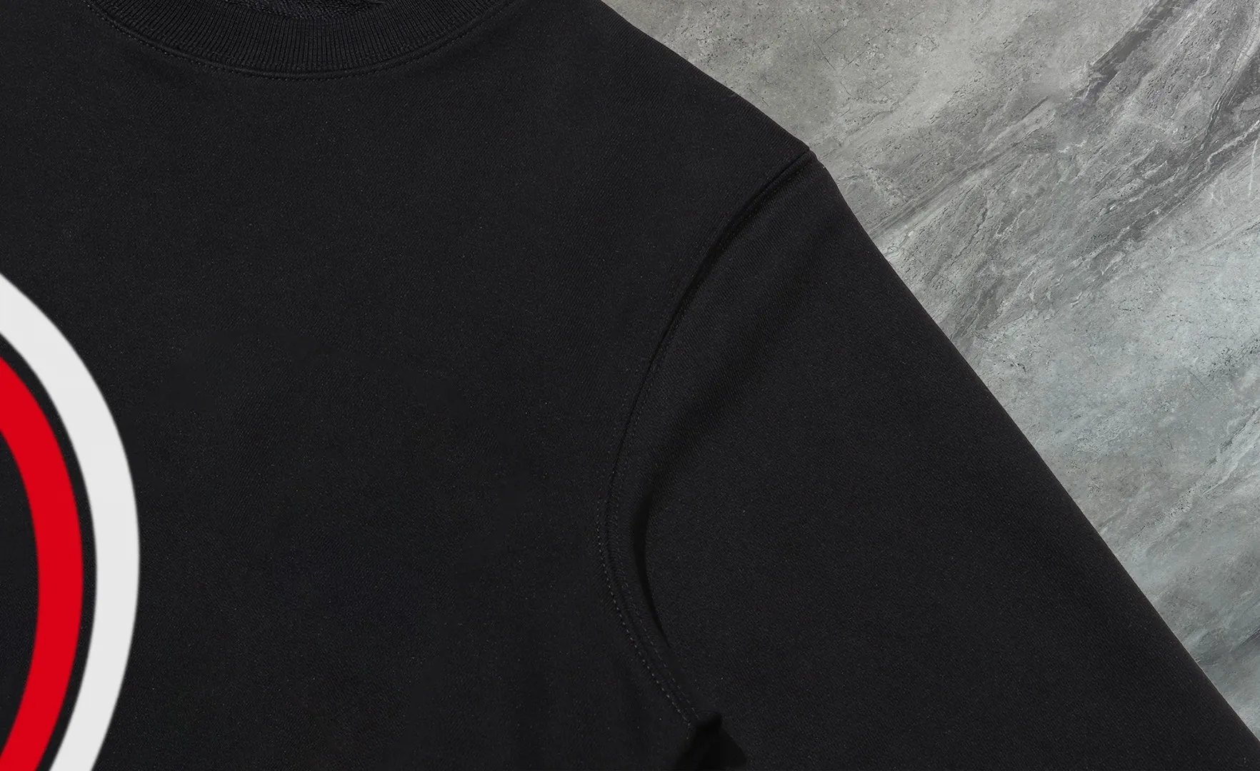 P210 High-version sweatshirt) [Long-term stock] 〖𝐌𝐎𝐍𝐂𝐋𝐄𝐑~Mask〗 Made of 440g heavy-weight fabric. It is different from the market currency. It can be matched with any variety and is properly handsome. 😎The whole dress is made of double waistcoats. The double waistcoats make the whole dress more three-dimensional. Not ordinary factories can do such fine work. 2025 Spring runway version of the T stage, on sale at the counter, round neck terry sweatshirt, high-end double-strand pure cotton, custom-made stretch ribs, dyed in the same vat, complete with three standards, matched with exquisite embroidered LOGO on the chest, simple and advanced, same style for men and women. Color: black, apricot, white, size: S M L XL 2XL
