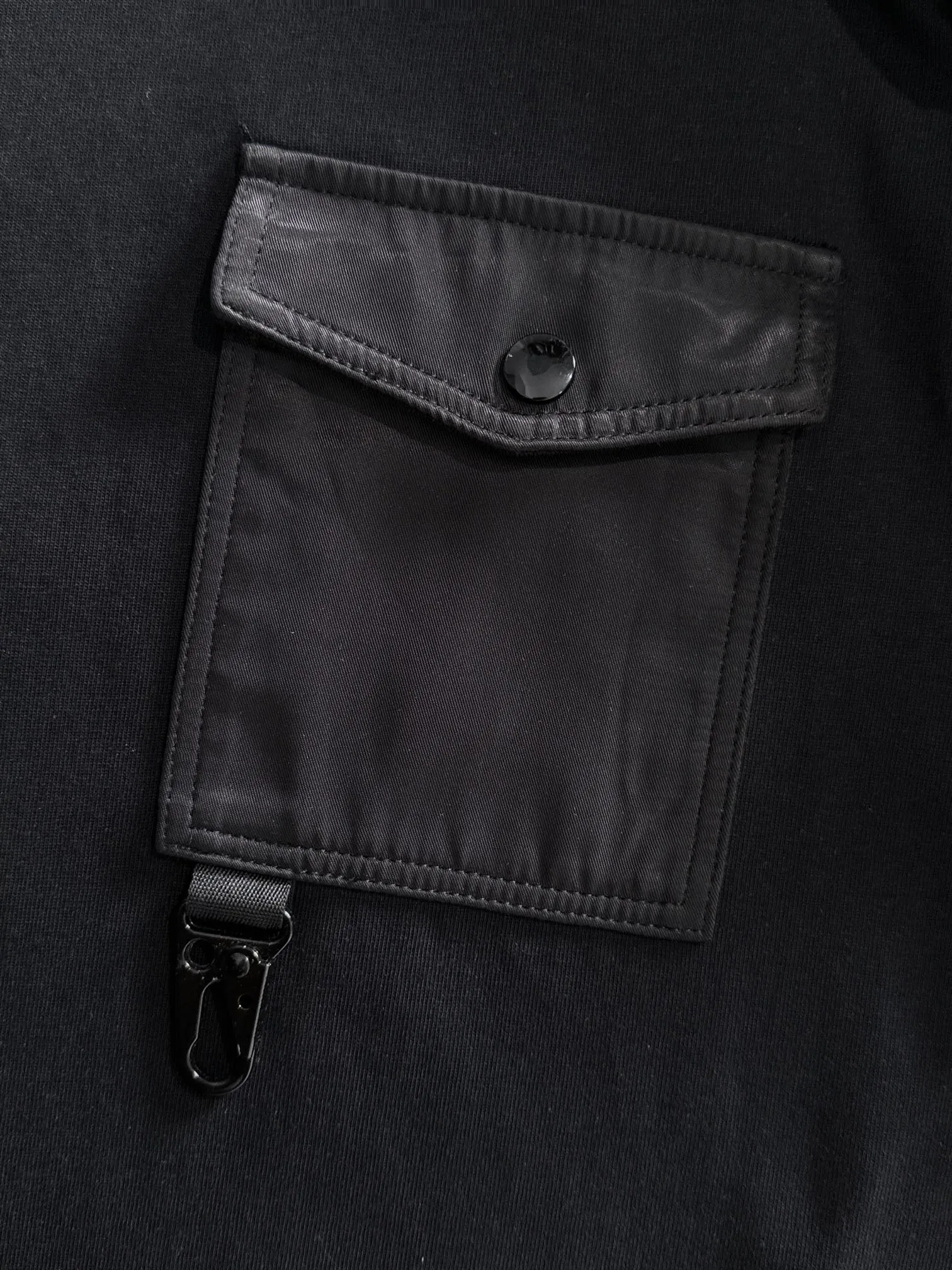 P190 Moncler 2025 new style Woven pocket splicing process Customized small logo Uniform style for men and women Long-sleeved T-shirt · Customized 280g pure cotton fabric · Custom dyed 32-count double-strand thread · Collar label, hangtag, main mark and three complete labels Color: black Size: XS S M L