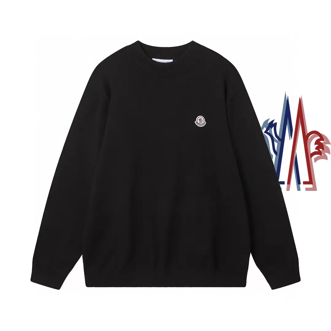 P210 Moncler/Mongolian 3-label complete, half-turtleneck sweater, fine wool blended sweater, high-end customized collection for men and women, part of the brand's high-end main line, patented top-grade yarn blending, using innovation to interpret conventional styles. The configuration of the fabric is subversive. The details are remarkable, and the price-performance ratio is very high. Meri wool yarn is of excellent quality. It feels super soft, delicate, soft, non-pilling and does not deform. The upper body is extremely skin-friendly and comfortable. Can be worn on its own with a jacket or on its own. Size: M L XL 2XL 3XL