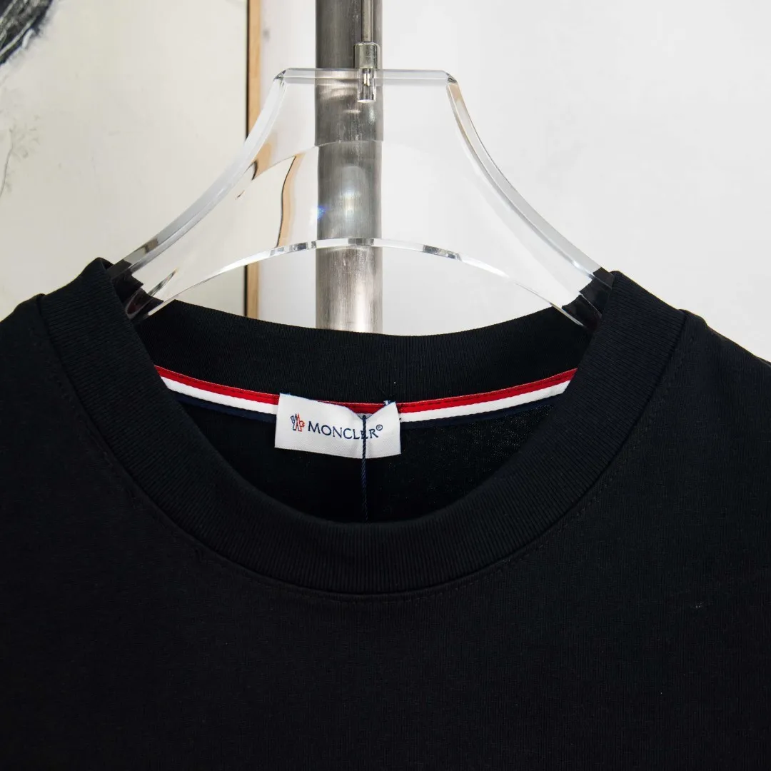 P190 💰 zp version [exclusive supply] MONCLER/muzzled 300g round neck short-sleeved T-shirt brand classic shark🦈 letter LOGO embossed technology official synchronization high version high quality fashion personality versatile trend pure original quality original fabric hangtag collar label washed wheat three standard complete color: black. white. Size: S M L XL XXL No.: WS10023