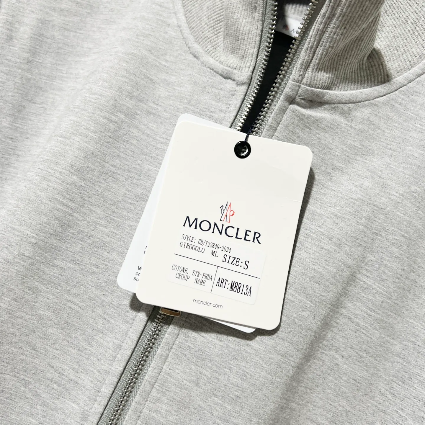 P270 MONCLER/Mask Custom fabric suit zipper jacket Red and blue ribbon splicing design brand Zhangzi LOGO process Official synchronization High version High quality Fashion personality Versatile trend Pure original quality Original fabric Hang tag Collar label Washed wheat Complete three standards Color: blue. Gray. Size: S-2XL