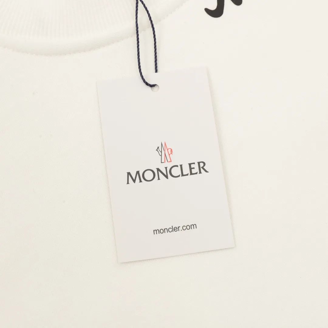 P460 Moncler 25FW round neck sweatshirt with letter collar, 480g high-grade combed cotton fabric, counter collar label, purchasing grade white thick plate tag, original hanging grain, three-dimensional foam printing on the front and back, strong layering, same style for men and women, couple style, oversize version, loose size: S-XL