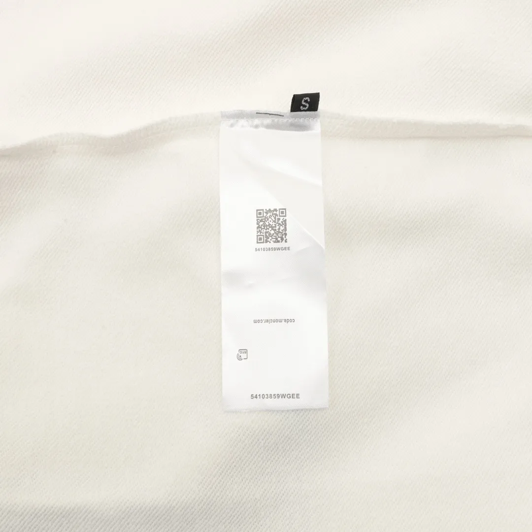 P460 Moncler 25FW round neck sweatshirt with letter collar, 480g high-grade combed cotton fabric, counter collar label, purchasing grade white thick plate tag, original hanging grain, three-dimensional foam printing on the front and back, strong layering, same style for men and women, couple style, oversize version, loose size: S-XL