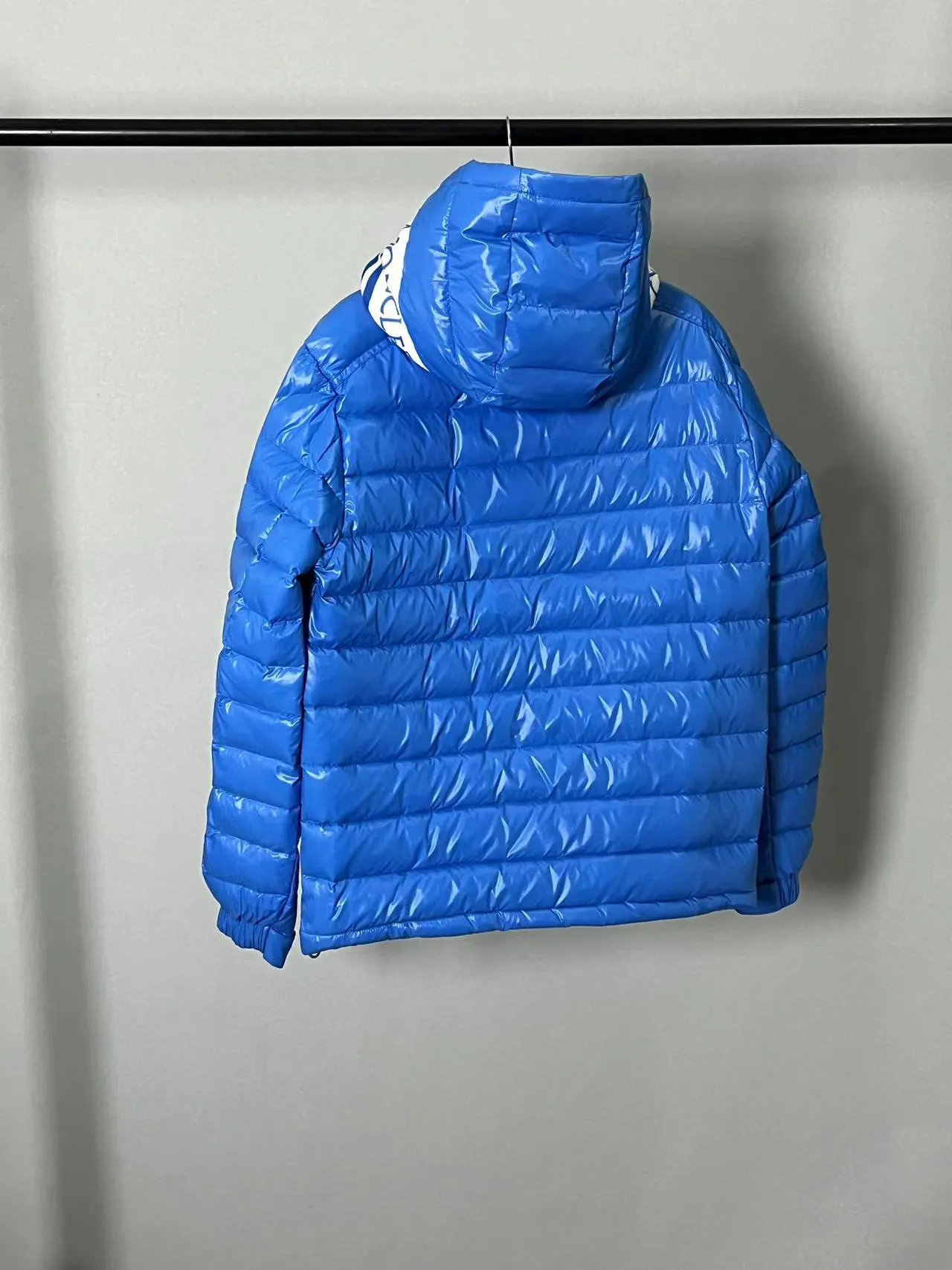 P820 ​​🆕2️⃣0️⃣2️⃣4️⃣🆕Moncler 🆕Stripe trimmed logo quilted hooded down jacket, simple and elegant, easy to wear Color: black, white, sky blue Size: 12345