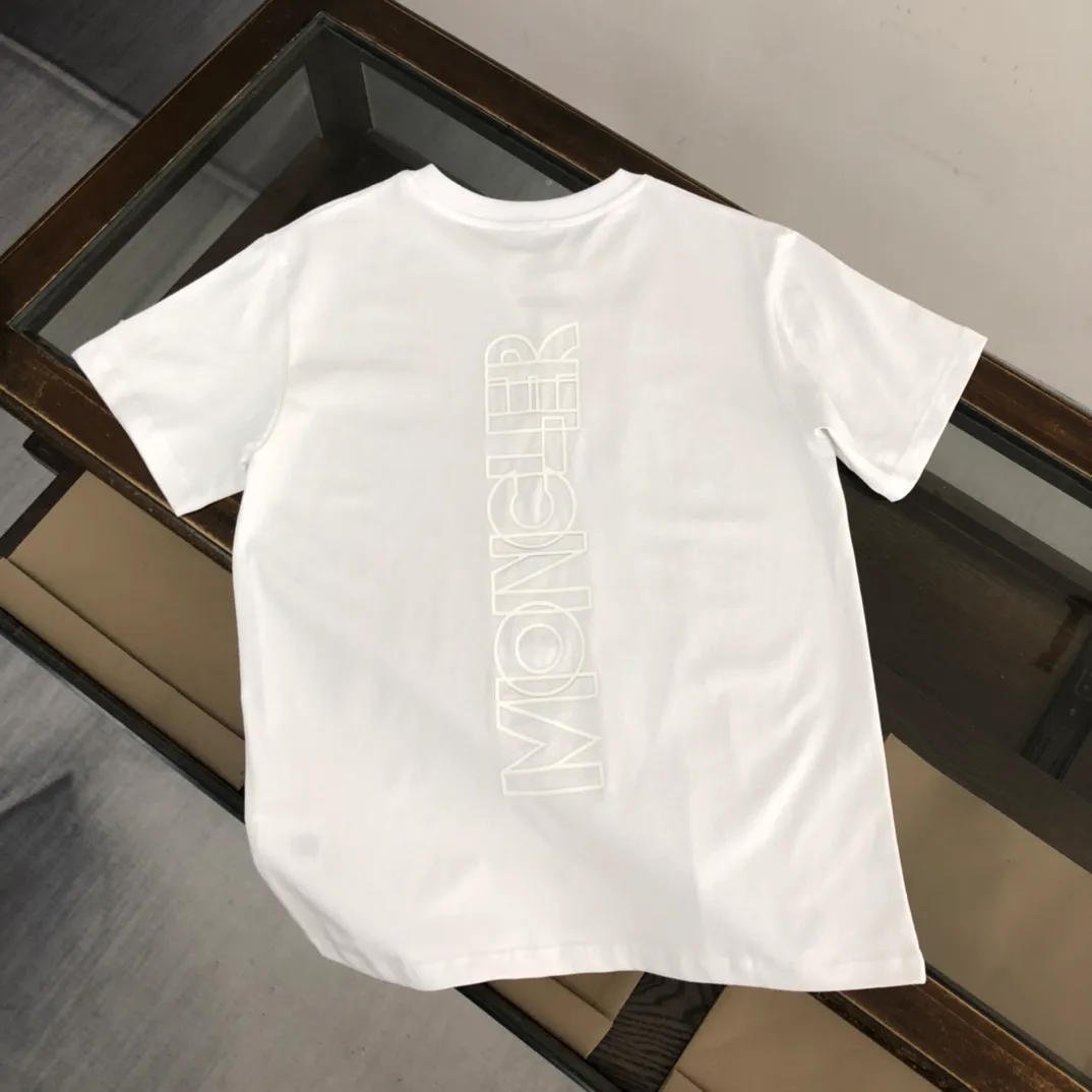 P160 Moncler/Mongolian new summer short-sleeved T-shirt. The letters on the chest are printed and embellished with the brand logo on the side sleeves. It is highly recognizable. This T-shirt is the crystallization of Moncler’s pure personality and functionality. It is specially designed for creating a casual look. It is suitable for matching with various clothing. It is made of custom-woven high-density cotton fabric! Black White S-XL (larger version, please state your height and weight when placing an order)