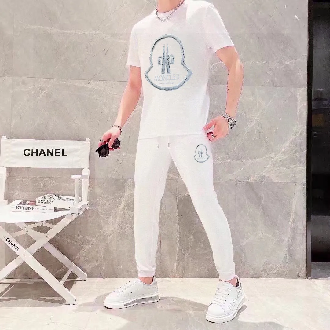 P330 [MONCLER] (Fat Man's Gospel) The same style as the 2025 official website. World-renowned luxury brand. Summer men's (double mercerized) high-quality 🐂 suit. It is made of imported original fabrics. It is a trendy style of the season and a versatile hit. Simple and elegant, precise workmanship allows you to be at the top of fashion. Size: M-5XL (can be worn up to 220 pounds)
