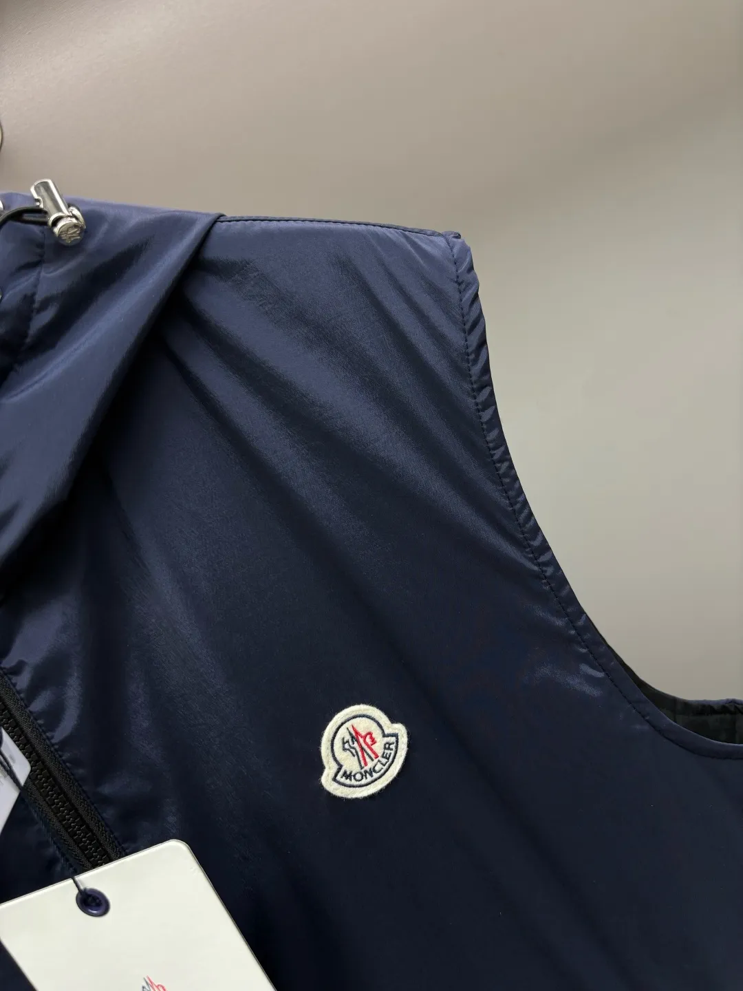 P490 Moncler new letter cotton vest original fabric original accessories official same style Made of imported polyester fabric, customized fabric dyed in the same vat. Very comfortable and smooth to the touch. Very wide and stylish. Will not deform after long-term wear. Produced by a first-line brand factory. The label is full and textured. The latest style for autumn and winter. Fashionable and personalized. Super versatile and good-looking. Very suitable for both men and women. A must-have for everyone. Color: Black Royal Blue Size: L-4XL