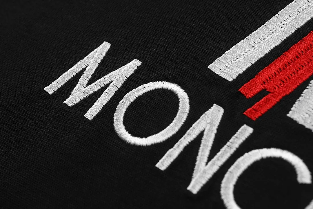 P150 Moncler 2026 official website new model Imported high-density heavy-duty embroidered letter logo Customized small armband Same style for men and women Short-sleeved T-shirt ·Customized 300g 100% double yarn pure cotton fabric ·Dyeing 32 double-strand threads ·Collar label, hangtag, main mark and three complete labels Color: black Size: XS S M L