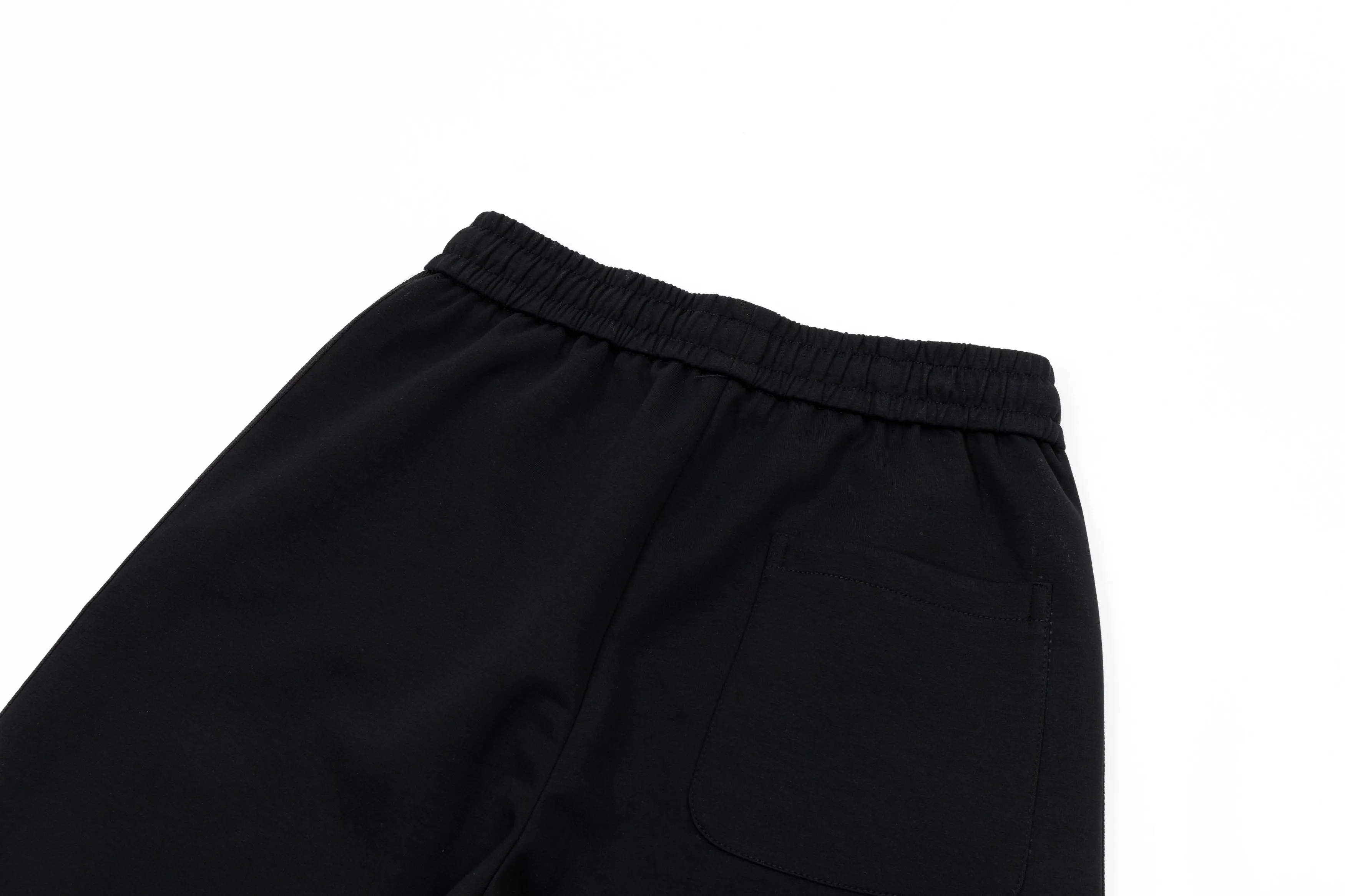 P240 MONCLER 2025 new autumn and winter casual pants, classic logo webbing technology, high-end version, customized fabrics at the counter, high breathability and comfort, impeccable details, brand element design concept, reflecting high quality. It feels delicate and soft! It presents a casual cut and the upper body shape is great! Color: Black Size: M-4XL