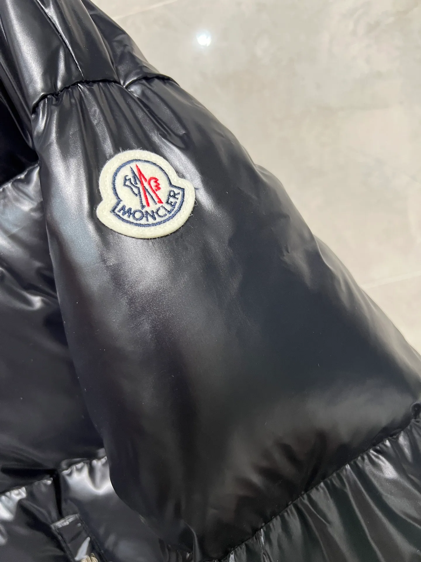 P880 moncler 🌟Abbaye short hat with hidden letters, the essence of Moncl fashion. Low-key and stylish, versatile style, very good upper body effect. This one is enough to keep warm in autumn and winter... Order from trading company High quality Color: black Size: 1234