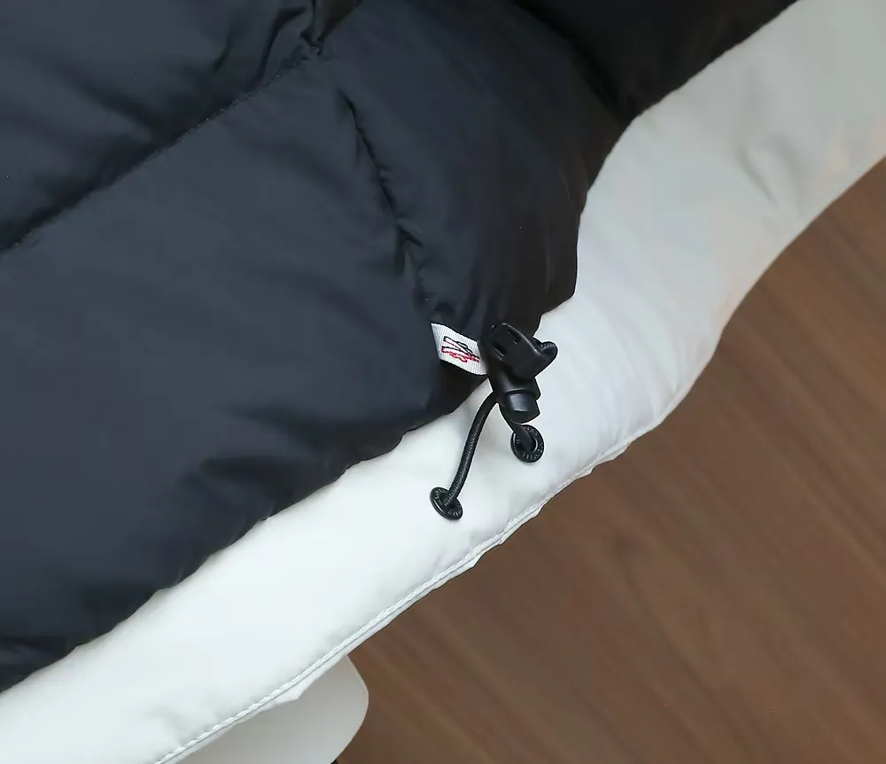 P1660 Moncler 25FW new thin and lightweight men's hooded casual down jacket! Trading company orders Jeluz men's down inspired by classic, men's choice for outdoor activities! The product is made of GORE-Tex waterproof outdoor sports fabric and decorated with recyclable details, which demonstrates the brand's commitment to external environmental protection. The adjustable cuffs and two-way zipper ensure easy wearing and adjustment of the silhouette; the interior is made of European-standard environmentally friendly 90% white duck down + 10% feather high-content filling, which is warmer and lighter than traditional down jackets in the past. You will know its high-end atmosphere when you try it in person. The upper body is comfortable, warm and breathable without any bloated feeling! At the same time, it has a high sense of class and recognition. The seams of the body are all cut in position to ensure visual beauty, which is very time-consuming and material-consuming! The fashionable detachable vest can be worn alone. The detachable hooded stand-up collar design is easy to disassemble and assemble to create different fashionable looks. The concealed placket, two-way zipper opening and closing, elastic cuffs and drawstring hem cuff design can better withstand the cold wind and keep the upper body warm in autumn and winter. It is a tall and stylish item! Color: Black, premium gray, off-white Size: M-3XL Size 1: Shoulder width 51cm - Bust 114cm - Clothing length 70cm - Sleeve length 61cm Size 2: Shoulder width 52cm - Bust 118cm - Clothing length 71cm - Sleeve length 62cm Size 3: Shoulder width 53cm - Bust 122cm - Clothing length 72cm - Sleeve length 63cm 4 Size: Shoulder width 54cm - Bust 126cm - Clothing length 73cm - Sleeve length 64cm Size 5: Shoulder width 55cm - Bust 130cm - Clothing length 75cm - Sleeve length 64cm
