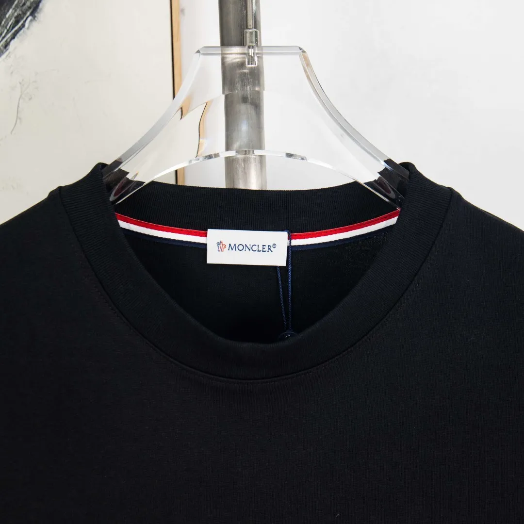 P190 💰 zp version [exclusive supply] MONCLER/muzzled 300g round neck short-sleeved T-shirt brand classic three-dimensional offset printing letter LOGO embossing process official synchronization high version high quality fashion personality versatile trend pure original quality original fabric hang tag collar label washed wheat three standards complete Color: black. White. Size: S M L XL XXL Number: WS10017
