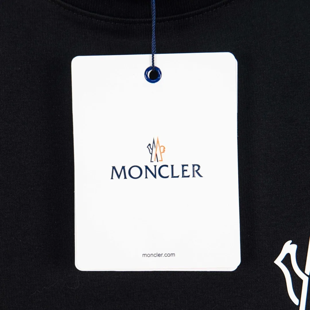P190 💰 zp version [exclusive supply] MONCLER/muzzled 300g round neck short-sleeved T-shirt brand classic three-dimensional offset printing letter LOGO embossing process official synchronization high version high quality fashion personality versatile trend pure original quality original fabric hang tag collar label washed wheat three standards complete Color: black. White. Size: S M L XL XXL Number: WS10017