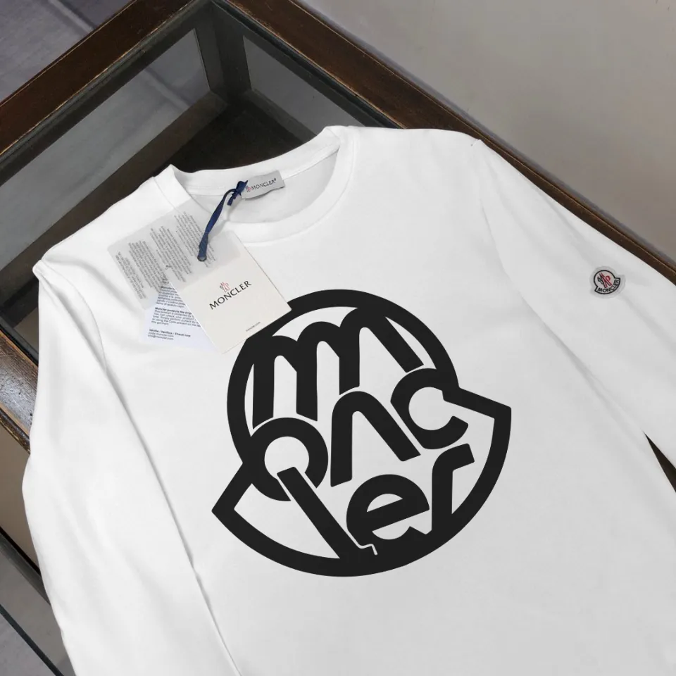 P180, a non-off-the-shelf model, you can trust it. Moncler printed long-sleeved T-shirt, 240g breathable cotton fabric, very soft and comfortable texture, does not shrink, does not deform, does not ball), can be worn alone as a base layer. Original customized accessories, collar label, care mark, hangtag, packaging (perfect details) Color: White Black Size: XS S M L
