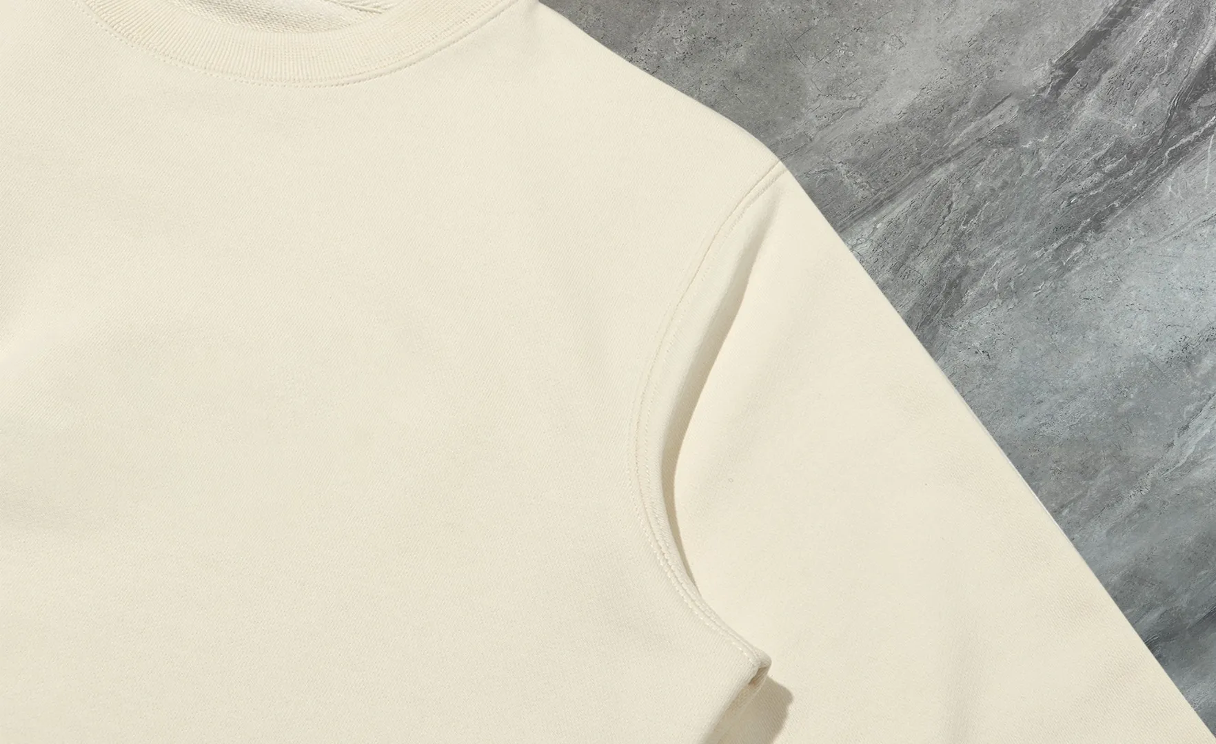 P210 High-version sweatshirt) [Long-term stock] 〖𝐌𝐎𝐍𝐂𝐋𝐄𝐑~Mask〗 Made of 440g heavy-weight fabric. It is different from the market currency. It can be matched with any variety and is properly handsome. 😎The whole dress is made of double waistcoats. The double waistcoats make the whole dress more three-dimensional. Not ordinary factories can do such fine work. 2025 Spring runway version of the T stage, on sale at the counter, round neck terry sweatshirt, high-end double-strand pure cotton, custom-made stretch ribs, dyed in the same vat, complete with three standards, matched with exquisite embroidered LOGO on the chest, simple and advanced, same style for men and women. Color: black, apricot, white, size: S M L XL 2XL
