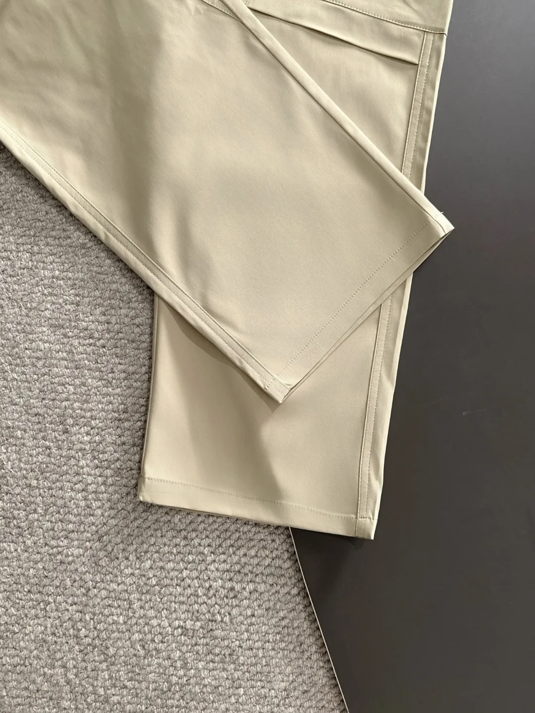 Next day shipment P360 MONCLER/Mongoose Exclusive first release of 25ss autumn and winter new high-quality trousers Compare real-life details at will A perfect choice for autumn and winter, a must-have item. Sizes: M to 3XL (please state your height and weight when placing an order)