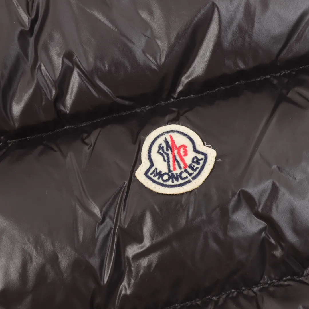 P440 Moncler maya/Moncler Maya down vest Size: 1-6 yards