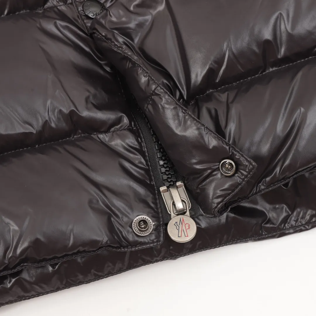 P440 Moncler maya/Moncler Maya down vest Size: 1-6 yards