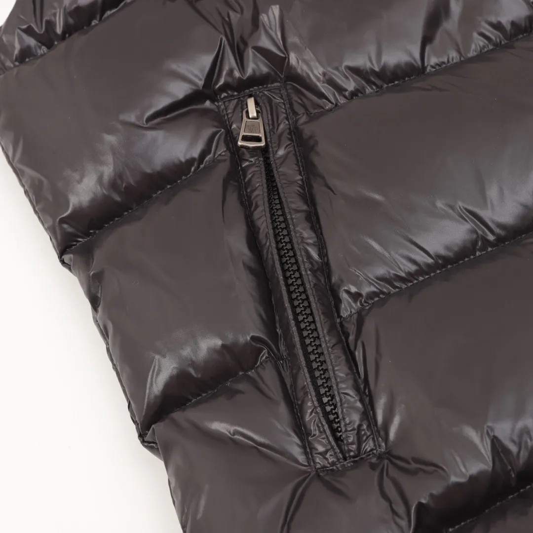 P440 Moncler maya/Moncler Maya down vest Size: 1-6 yards