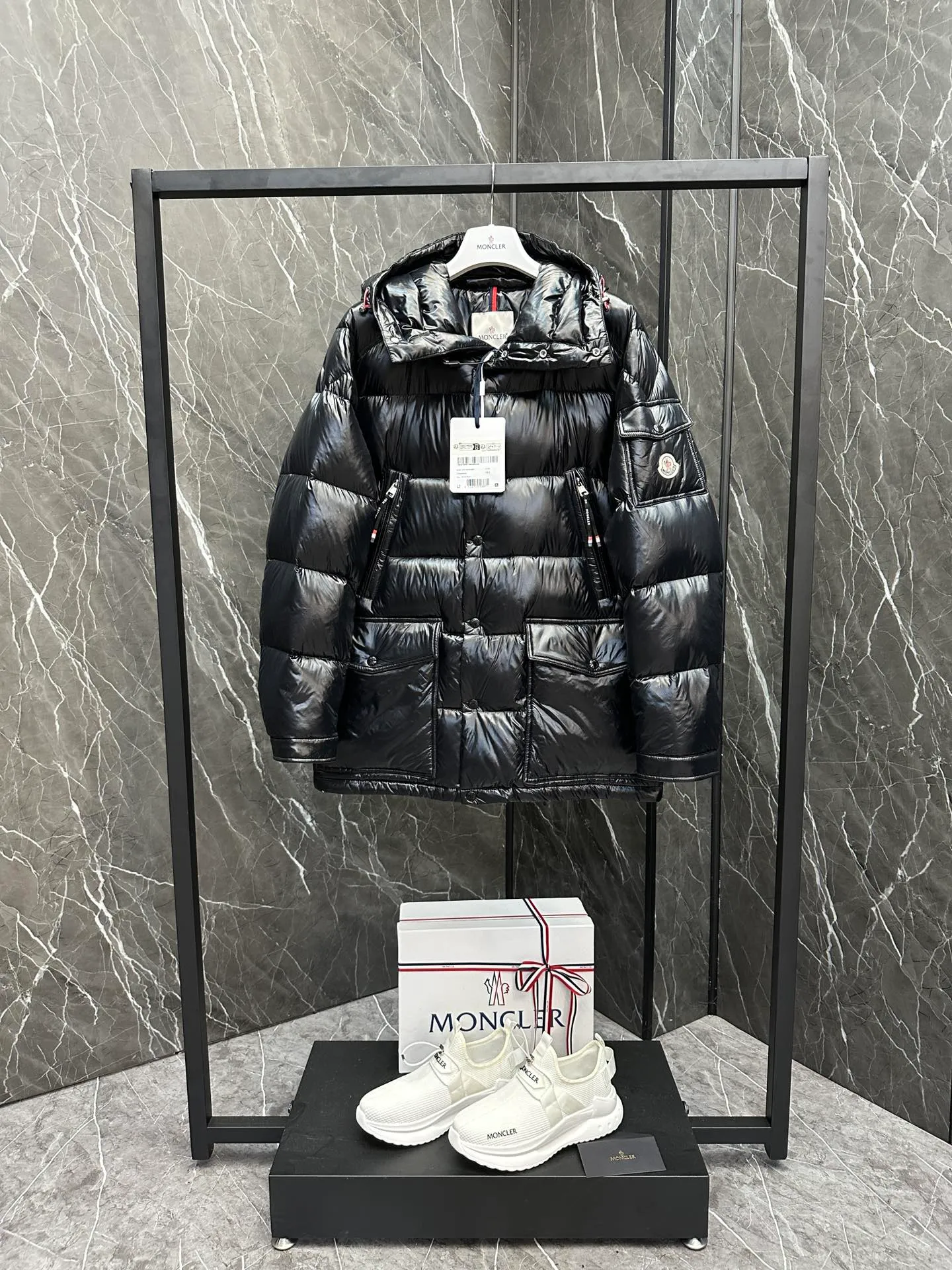 P1460 Premium down⬆️Moncler Chiablese classic style, mid-length down jacket. The Chiablese mid-length down jacket is a model of Moncler. It is made of lacquered nylon and is recommended for wear.  In keeping with the brand's sustainability initiative, the Chiablese hooded down jacket is made from patented nylon. It's embellished with subtle tricolor details and signature patch pockets on the sleeves, adding to Moncler's chic style. Details • Made of nylon laqué fabric • Nylon laqué lining • Filled down • Adjustable hood • Zipper and snap closure • Zippered chest pocket • Snap snap closure • Adjustable cuffs • Adjustable three-color elastic drawstring waist Size : 1-5 Couple size. D9893068830