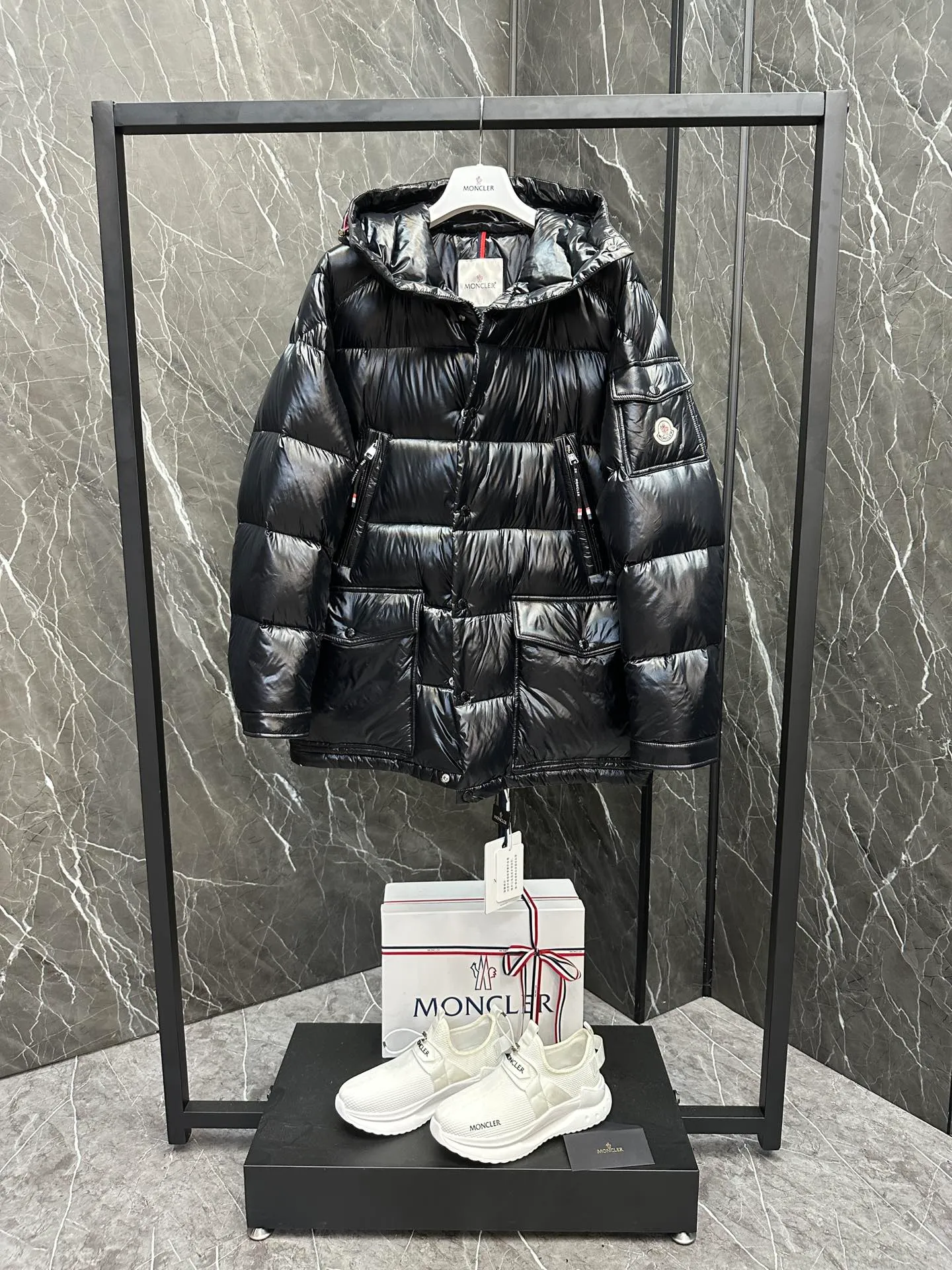P1460 Premium down⬆️Moncler Chiablese classic style, mid-length down jacket. The Chiablese mid-length down jacket is a model of Moncler. It is made of lacquered nylon and is recommended for wear.  In keeping with the brand's sustainability initiative, the Chiablese hooded down jacket is made from patented nylon. It's embellished with subtle tricolor details and signature patch pockets on the sleeves, adding to Moncler's chic style. Details • Made of nylon laqué fabric • Nylon laqué lining • Filled down • Adjustable hood • Zipper and snap closure • Zippered chest pocket • Snap snap closure • Adjustable cuffs • Adjustable three-color elastic drawstring waist Size : 1-5 Couple size. D9893068830
