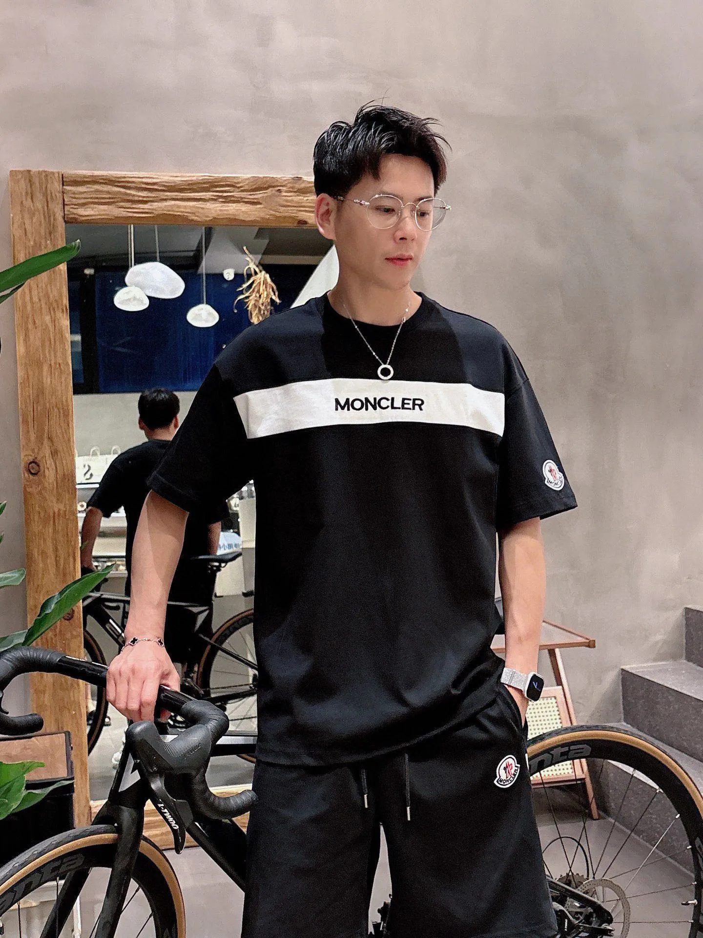 P570 Brand [MONCLER Mouth Covered] 2025 round neck short-sleeved shorts suit. The upper body of pure cotton fabric will not be stuffy. The smooth and comfortable skin-friendly effect is more breathable. The fabric has its own texture. Classic logo technology. A new interpretation from a unique angle. Fashionable and versatile choice! Size: M-3XL (maximum wear: 190 pounds)