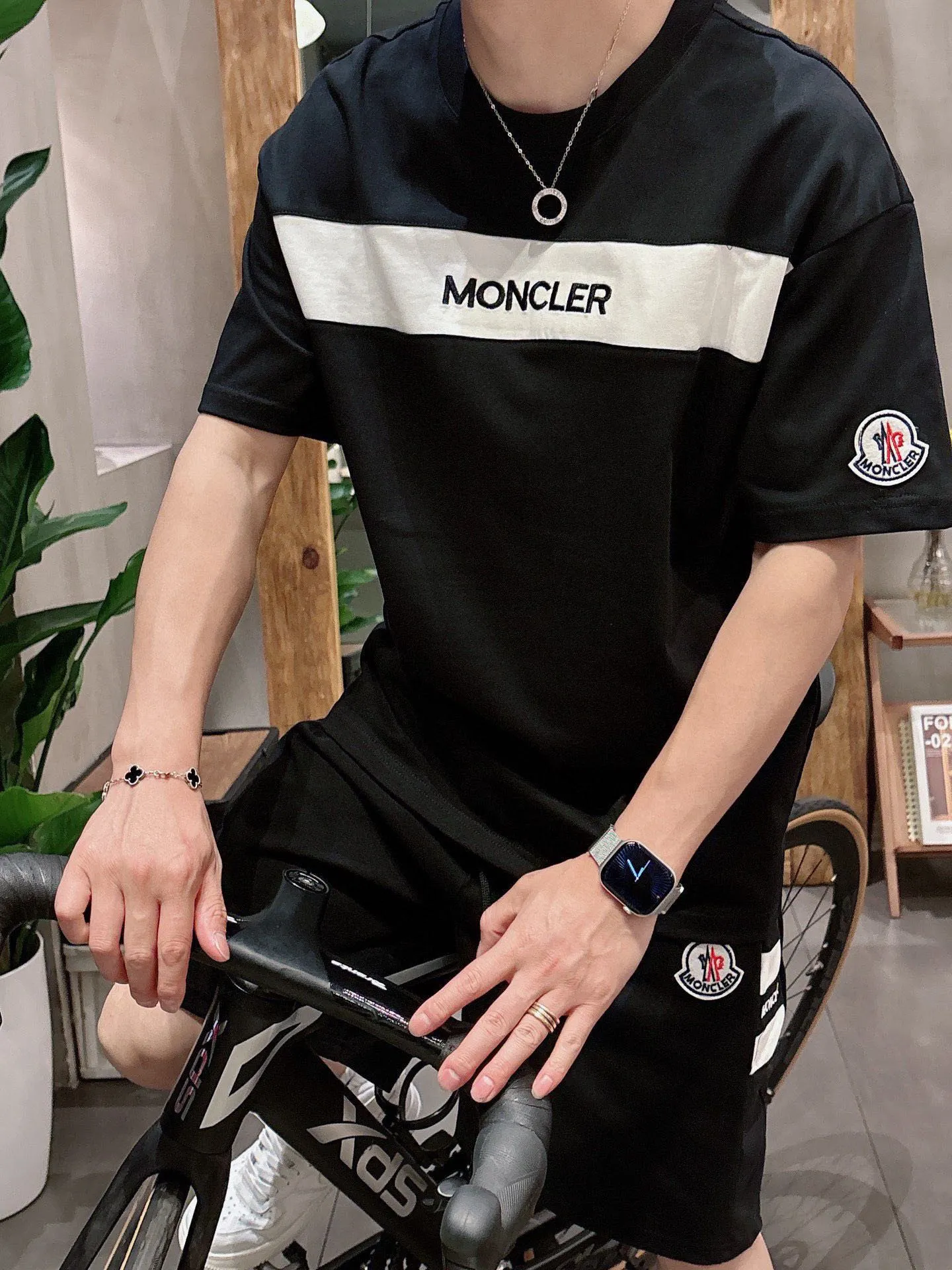 P570 Brand [MONCLER Mouth Covered] 2025 round neck short-sleeved shorts suit. The upper body of pure cotton fabric will not be stuffy. The smooth and comfortable skin-friendly effect is more breathable. The fabric has its own texture. Classic logo technology. A new interpretation from a unique angle. Fashionable and versatile choice! Size: M-3XL (maximum wear: 190 pounds)