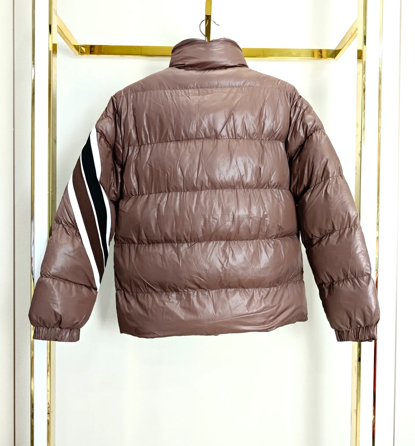 P360 MONCLER / Mouthless Short Matte Customized Webbing Cotton Clothes Customized development of hardware accessories with all details handled in full! We have extremely high requirements for auxiliary materials. We use bile cloth imported from the United States, the price is even close to the price of the fabric, high-density super soft and anti-drilling cotton, the fabric is nano matte fabric, the density reaches 420T. It has good hand feel, high grade, good recovery and high resilience! Clothes are handmade products, and the skill of the workers is very important. The workers are all selected and have been working for many years. The public price is 1.5 times that of ordinary workers. Of course, the clothes produced are simply unmatched by small workshops outside.