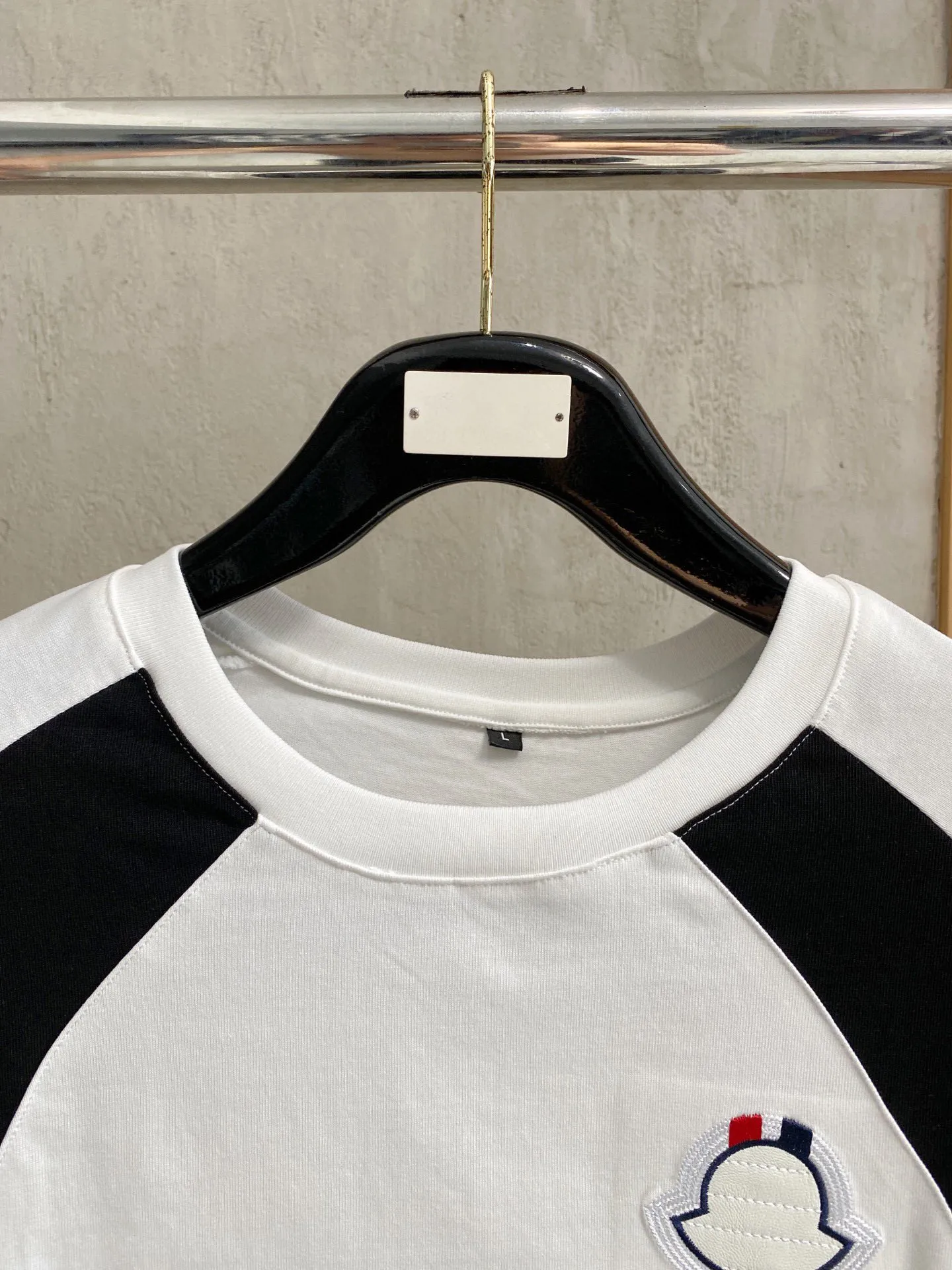 P570 Brand [MONCLER Mouth Covered] 2025 round neck short-sleeved shorts suit. The pure cotton fabric upper body will not be stuffy, the smooth and comfortable skin-friendly effect is more breathable, the fabric has its own texture, classic logo technology, a new interpretation from a unique angle, fashionable and versatile choice! Size: M-3XL (maximum wear: 190 pounds)