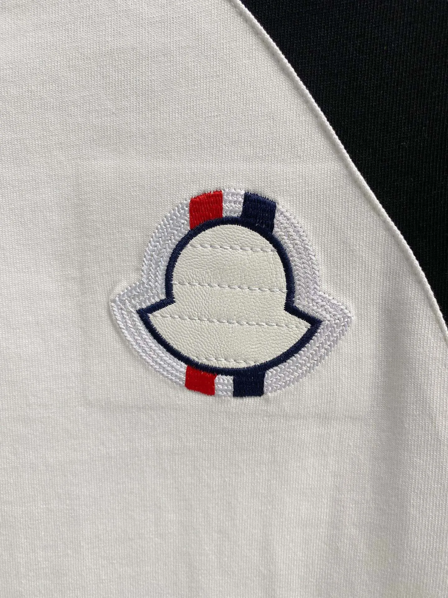 P570 Brand [MONCLER Mouth Covered] 2025 round neck short-sleeved shorts suit. The pure cotton fabric upper body will not be stuffy, the smooth and comfortable skin-friendly effect is more breathable, the fabric has its own texture, classic logo technology, a new interpretation from a unique angle, fashionable and versatile choice! Size: M-3XL (maximum wear: 190 pounds)