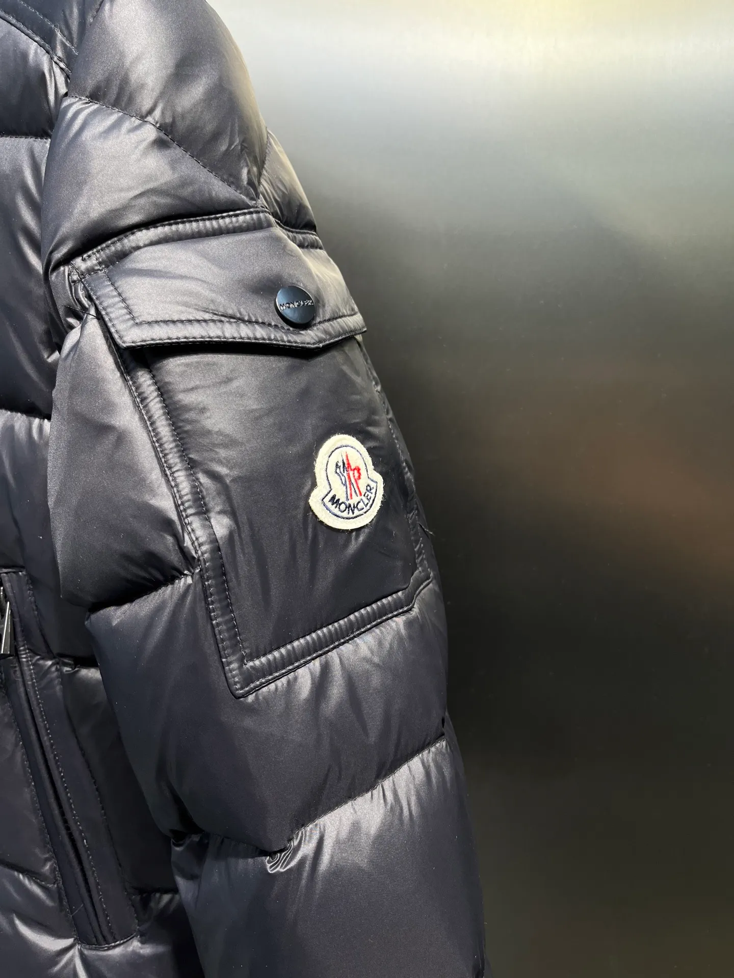 P780 moncler 🌟down jacket, original custom-made hardware accessories, all imported and original customization, welcome to compare, absolutely high quality, using top-grade 90 white duck down, super soft, fluffy and plump, super heavy-duty, excellent fabric workmanship, perfect version. Note⚠The fabric is super comfortable, exclusive model, non-market goods, same sizes for men and women.  size: 1234