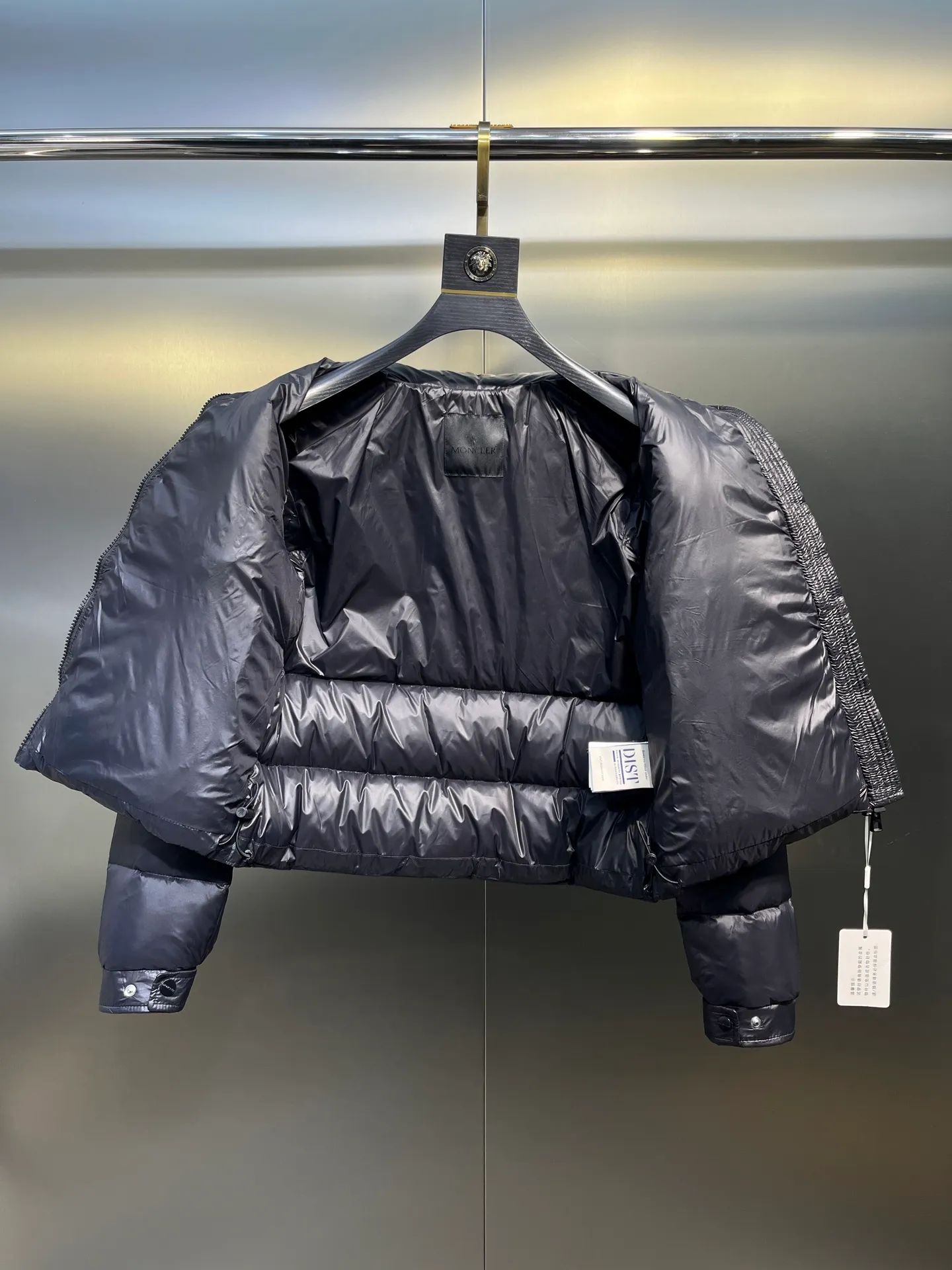 P780 moncler 🌟down jacket, original custom-made hardware accessories, all imported and original customization, welcome to compare, absolutely high quality, using top-grade 90 white duck down, super soft, fluffy and plump, super heavy-duty, excellent fabric workmanship, perfect version. Note⚠The fabric is super comfortable, exclusive model, non-market goods, same sizes for men and women.  size: 1234