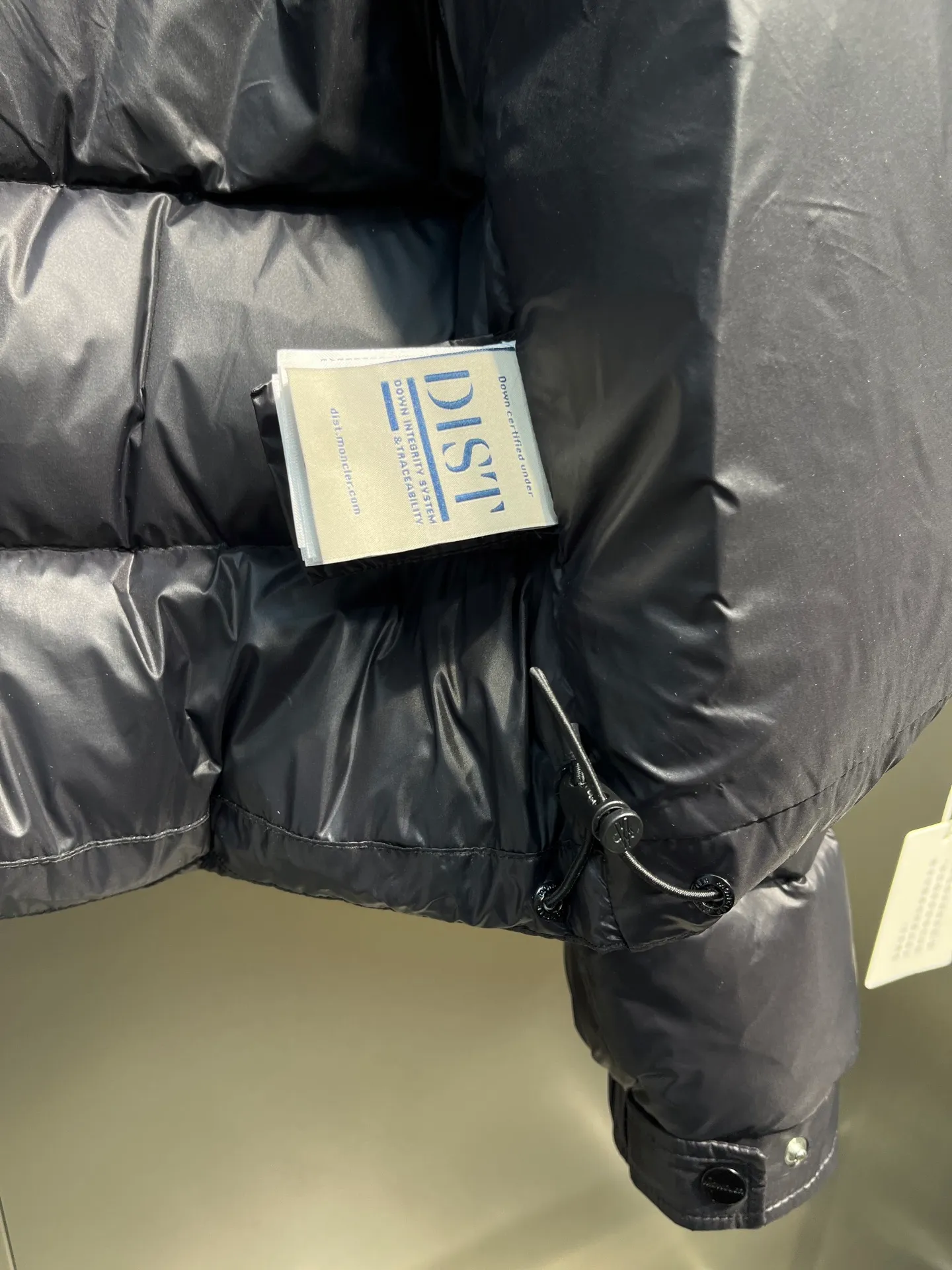 P780 moncler 🌟down jacket, original custom-made hardware accessories, all imported and original customization, welcome to compare, absolutely high quality, using top-grade 90 white duck down, super soft, fluffy and plump, super heavy-duty, excellent fabric workmanship, perfect version. Note⚠The fabric is super comfortable, exclusive model, non-market goods, same sizes for men and women.  size: 1234