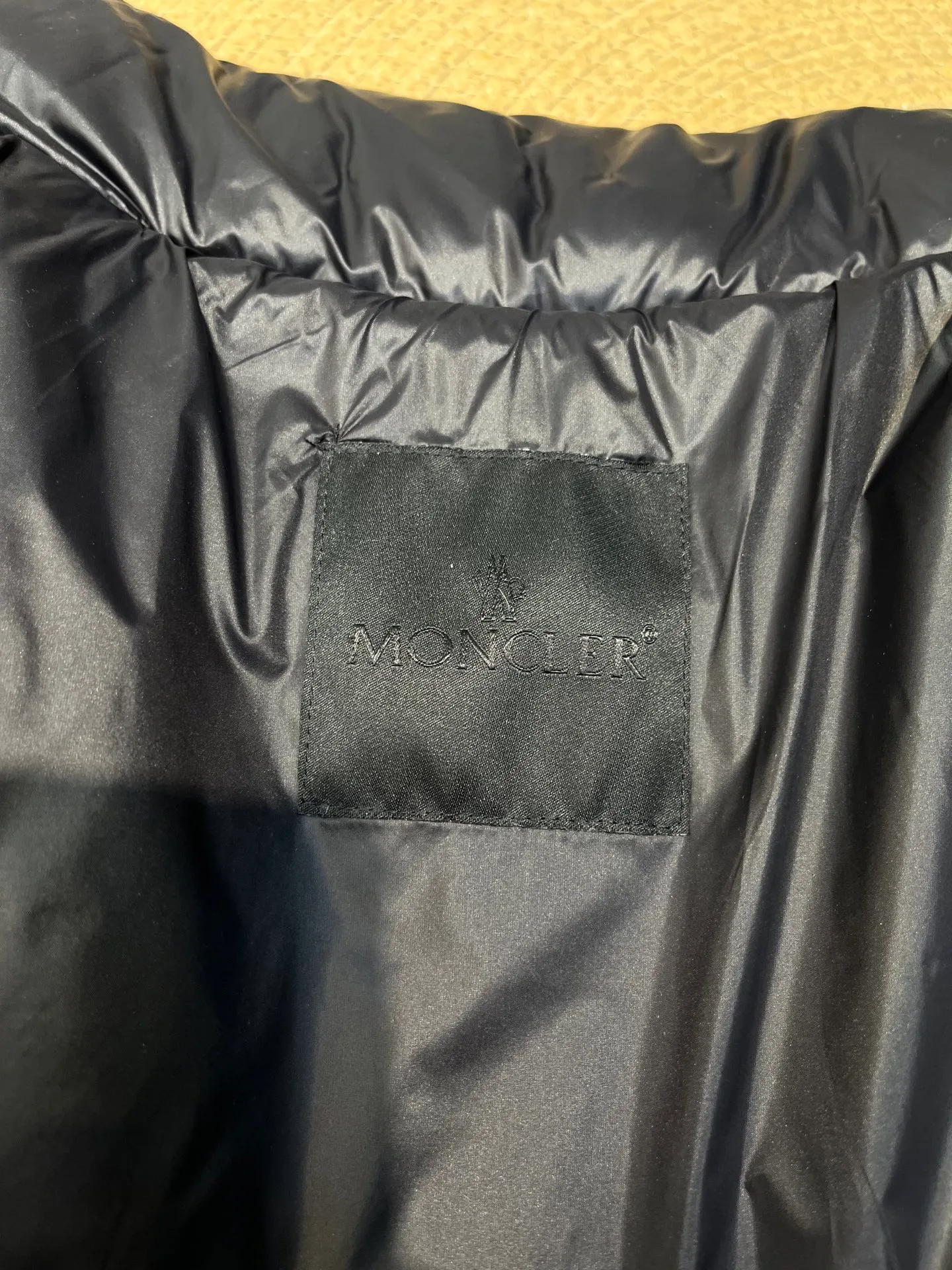 P780 moncler 🌟down jacket, original custom-made hardware accessories, all imported and original customization, welcome to compare, absolutely high quality, using top-grade 90 white duck down, super soft, fluffy and plump, super heavy-duty, excellent fabric workmanship, perfect version. Note⚠The fabric is super comfortable, exclusive model, non-market goods, same sizes for men and women.  size: 1234