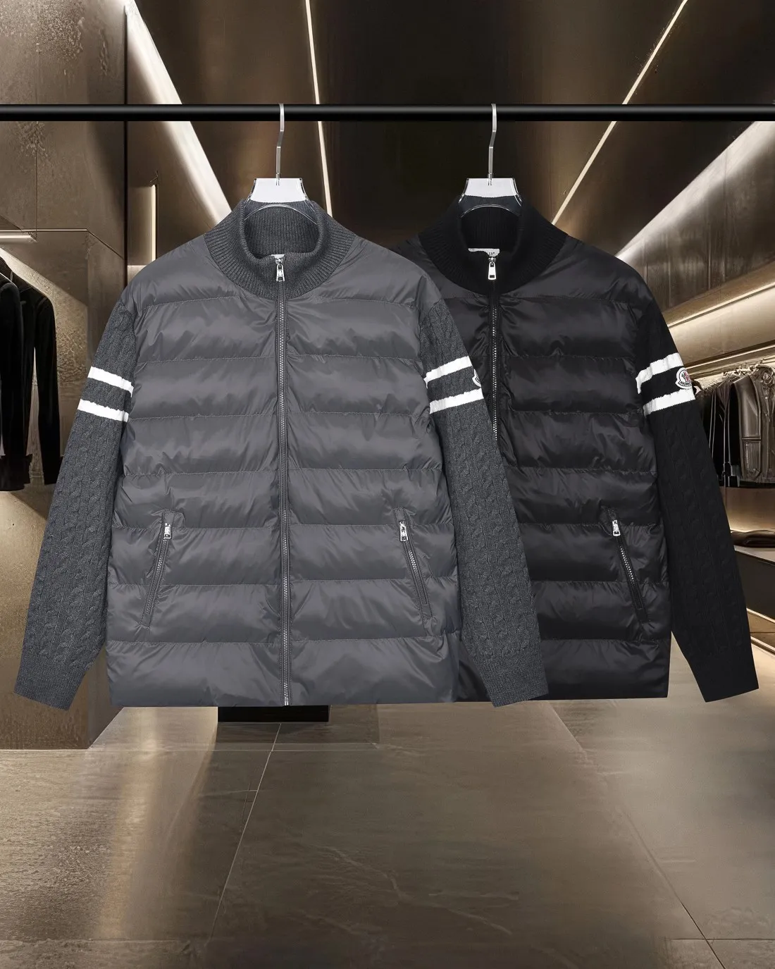 P416 Moncler/muzzle 25Fw classic down spliced ​​stand-up collar sweater cotton woolen sweater jacket 2025FW official website new original fabric official same style selected sweater customization imported wool fabric high-end version, counter custom fabric High breathability and comfort, precision production, impeccable detail processing, ✅customized logo engraved buttons, complete three labels. Brand element design concept reflects high quality. It feels delicate and soft! Presenting a casual cut, the upper body shape is great 🐍 Color; black and gray Size: S-XL