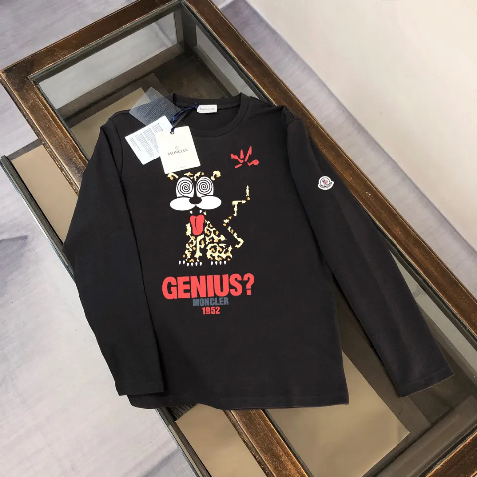 P180, a non-off-the-shelf model, you can trust it. Moncler printed long-sleeved T-shirt, 240g breathable cotton fabric, very soft and comfortable texture, does not shrink, does not deform, does not ball), can be worn alone as a base layer. Original customized accessories, collar label, care mark, hangtag, packaging (perfect details) Color: White Black Size: XS S M L