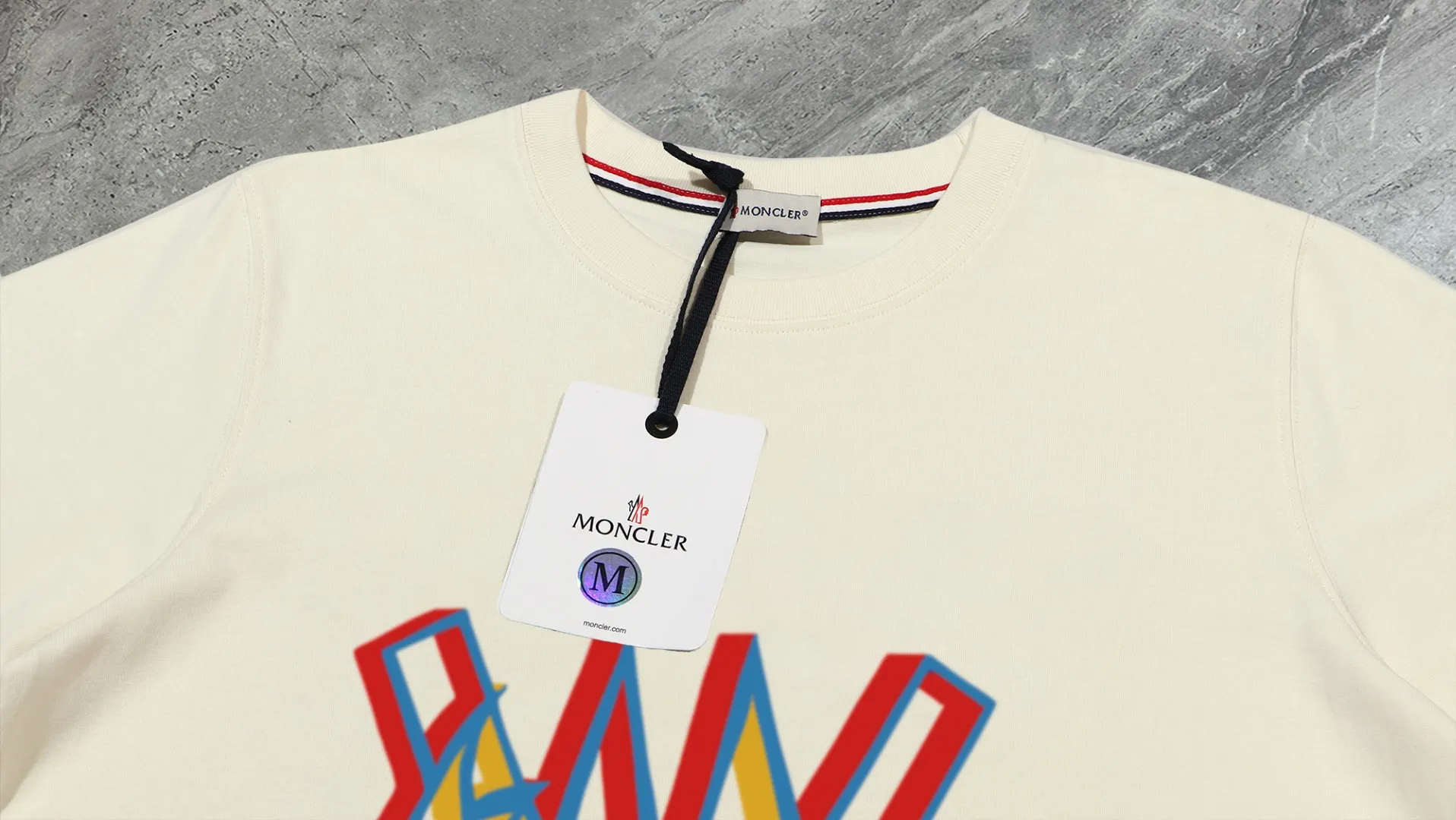 P210 High-version sweatshirt) [Long-term stock] 〖𝐌𝐎𝐍𝐂𝐋𝐄𝐑~Mask〗 Made of 440g heavy-weight fabric. It is different from the market currency. It can be matched with any variety and is properly handsome. 😎The whole dress is made of double waistcoats. The double waistcoats make the whole dress more three-dimensional. Not ordinary factories can do such fine work. 2025 Spring runway version of the T stage, on sale at the counter, round neck terry sweatshirt, high-end double-strand pure cotton, custom-made stretch ribs, dyed in the same vat, complete with three standards, matched with exquisite embroidered LOGO on the chest, simple and advanced, same style for men and women. Color: black, apricot, white, size: S M L XL 2XL
