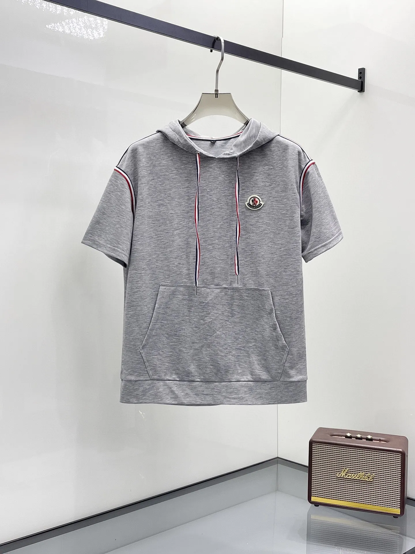 P560 Brand [MONCLER Mouth Covered] 2025 round neck short-sleeved shorts suit. The pure cotton fabric upper body will not be stuffy, the smooth and comfortable skin-friendly effect is more breathable, the fabric has its own texture, classic logo technology, a new interpretation from a unique angle, the first choice for fashion and versatility! Size: M-3XL (maximum wear: 190 pounds)