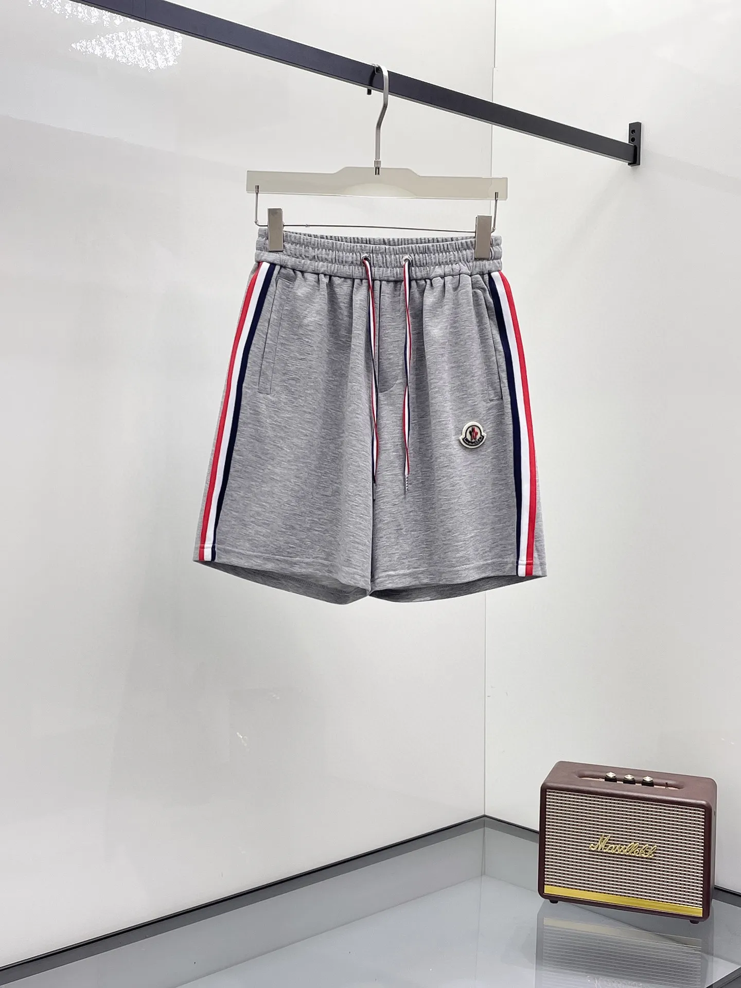 P560 Brand [MONCLER Mouth Covered] 2025 round neck short-sleeved shorts suit. The pure cotton fabric upper body will not be stuffy, the smooth and comfortable skin-friendly effect is more breathable, the fabric has its own texture, classic logo technology, a new interpretation from a unique angle, the first choice for fashion and versatility! Size: M-3XL (maximum wear: 190 pounds)