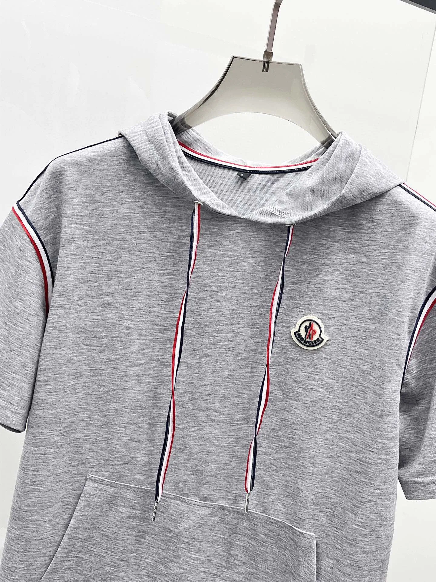 P560 Brand [MONCLER Mouth Covered] 2025 round neck short-sleeved shorts suit. The pure cotton fabric upper body will not be stuffy, the smooth and comfortable skin-friendly effect is more breathable, the fabric has its own texture, classic logo technology, a new interpretation from a unique angle, the first choice for fashion and versatility! Size: M-3XL (maximum wear: 190 pounds)