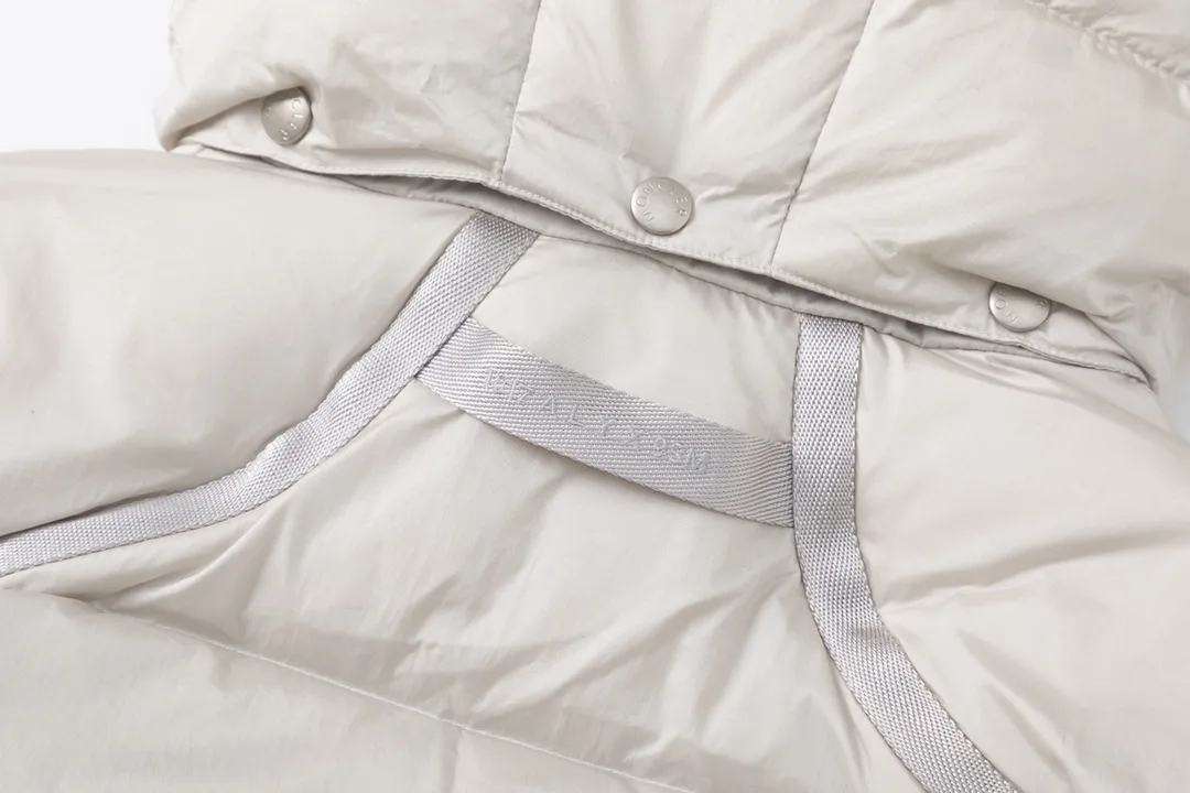 P980 Moncler | Moncler The combination of zipper and hardware looks more advanced! A simple design allows you not to be afraid of the cold in winter! Filled with white down for warmth and care! The two-way zipper fly can adjust the shape of the clothing and lock in the temperature!  The imported fabrics are supplied by customers, are windproof and snowproof, have a first-class feel, full texture, and no velvet leakage! The inside is full of down, international standard 90% white duck down ➕ 10% white duck feathers! High fluffiness and great warmth retention properties! Simple silhouettes and cuts can be styled in any style! How to tell whether a piece of down has high down content? Open the inside and press the convex part of the down, and it will rebound slowly! Please pay attention to the distinction. The ingredients of many washed wheat products on the market are different from the real thing! Our family guarantees that not a single ingredient is missing!  Outer layer material: customized m fabric material provided by customers! High density! Not only is it breathable and comfortable to wear! It also has good anti-low temperature, anti-static and anti-wrinkle effects! Specially designed ultra-durable fabric to keep you warm and dry even in extreme environmental climates!  It can bring you the best warmth in late autumn, with pure British blood! Bring an extraordinary experience! A down vest can bring you plenty of warmth in autumn and winter when the temperature changes suddenly!  If you come across such a beautiful model, hurry up and grab it. Exclusive stock, exclusive resource gifts, super recommended! Needless to say, it’s a good thing. It would be a pity to miss it. I look forward to your fans’ perfect performance!  Product Color: Black Silver Gray Size: 1 2 3 4 5