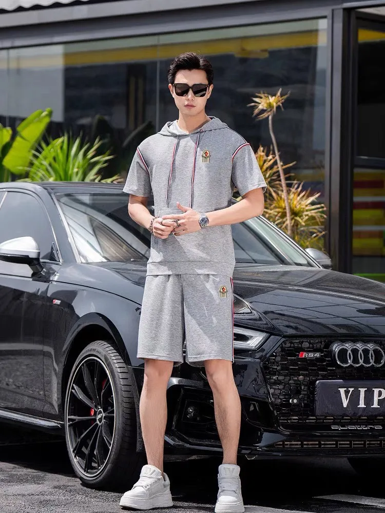 P560 Brand [MONCLER Mouth Covered] 2025 round neck short-sleeved shorts suit. The pure cotton fabric upper body will not be stuffy, the smooth and comfortable skin-friendly effect is more breathable, the fabric has its own texture, classic logo technology, a new interpretation from a unique angle, the first choice for fashion and versatility! Size: M-3XL (maximum wear: 190 pounds)