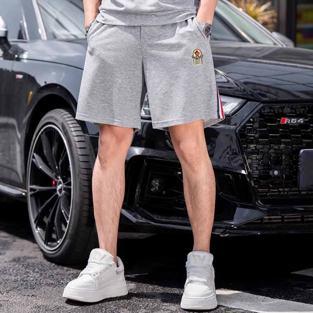 P560 Brand [MONCLER Mouth Covered] 2025 round neck short-sleeved shorts suit. The pure cotton fabric upper body will not be stuffy, the smooth and comfortable skin-friendly effect is more breathable, the fabric has its own texture, classic logo technology, a new interpretation from a unique angle, the first choice for fashion and versatility! Size: M-3XL (maximum wear: 190 pounds)