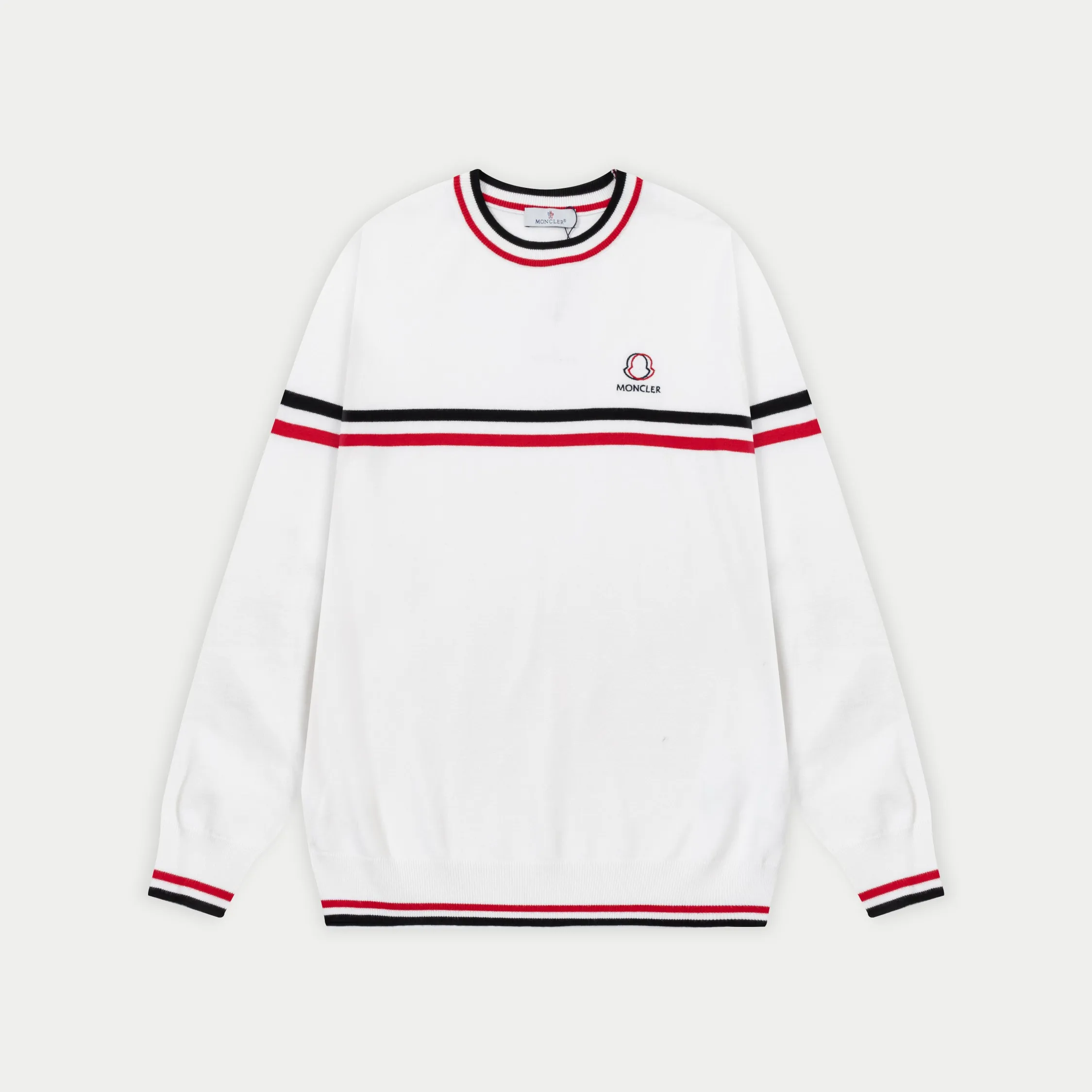 P300 MONCLER muzzle 25ss new round neck sweater. Original fabric. Made of customized natural medium-thick imported wool yarn. It feels very comfortable and smooth. The version is quite wide and stylish. Produced by a first-line brand factory. Woven by imported machines. It is very soft and skin-friendly to wear. It will not deform after long-term wear. The latest autumn and winter style. Fashionable and personalized. Super versatile and good-looking. Very suitable for both men and women. A must-have for everyone. Color: white blue black Size: M-3XL