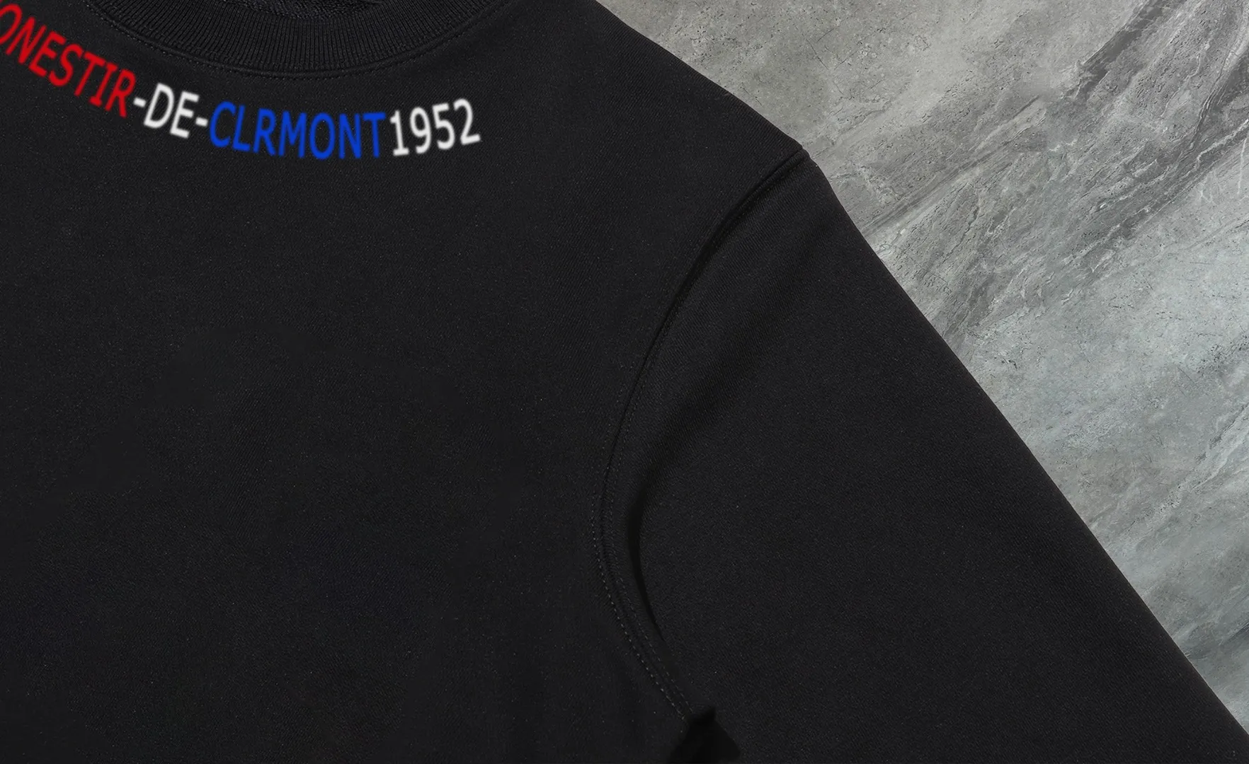 P210 (high-version sweatshirt) [Long-term stock] 〖 𝐌𝐎𝐍𝐂𝐋𝐄𝐑~Mask〗 Made of 440g heavyweight fabric, which is different from the market currency, and can be matched with any variety to make it look handsome. 2025 T stage spring catwalk version, on sale at counters, round neck terry sweatshirt, high-end double-ply cotton, custom-made stretch ribs, dyed in the same vat, complete with three standards, matched with exquisite embroidered LOGO on the chest, simple and advanced, same style for men and women. Color: black, apricot, white, size: S M L XL 2XL